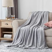 Large Fleece Throw Blanket. RRP £21.99 - GRADE U