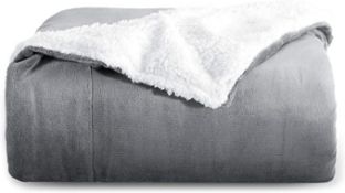 Bedsure Sherpa Fleece Throw Blanket - Fluffy Microfiber Solid Blanket. RRP £19.99 - GRADE U