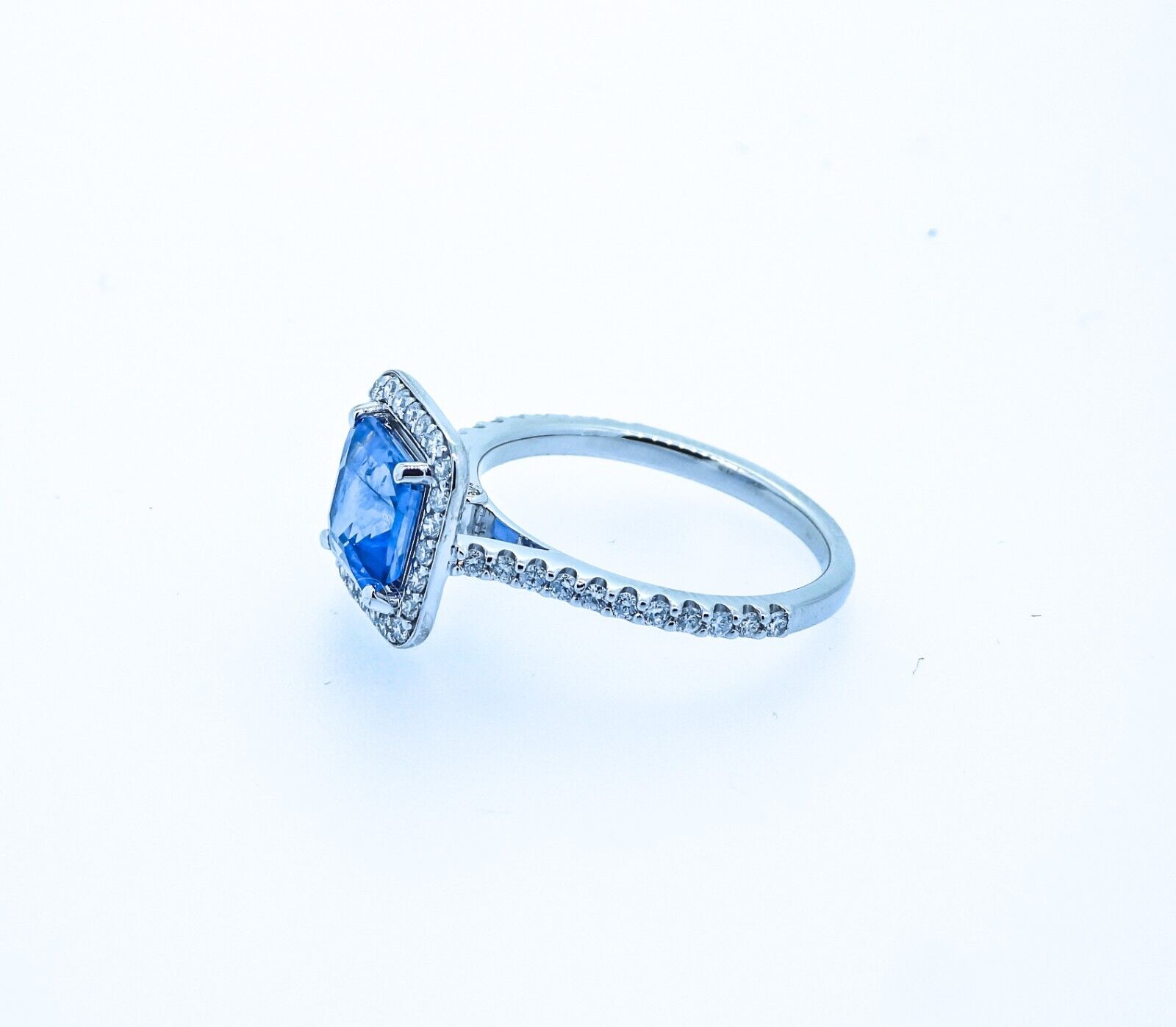 GIA Certified 2.23ct Blue Colour Change VS Untreated Sapphire & Diamonds Ring - Image 4 of 6