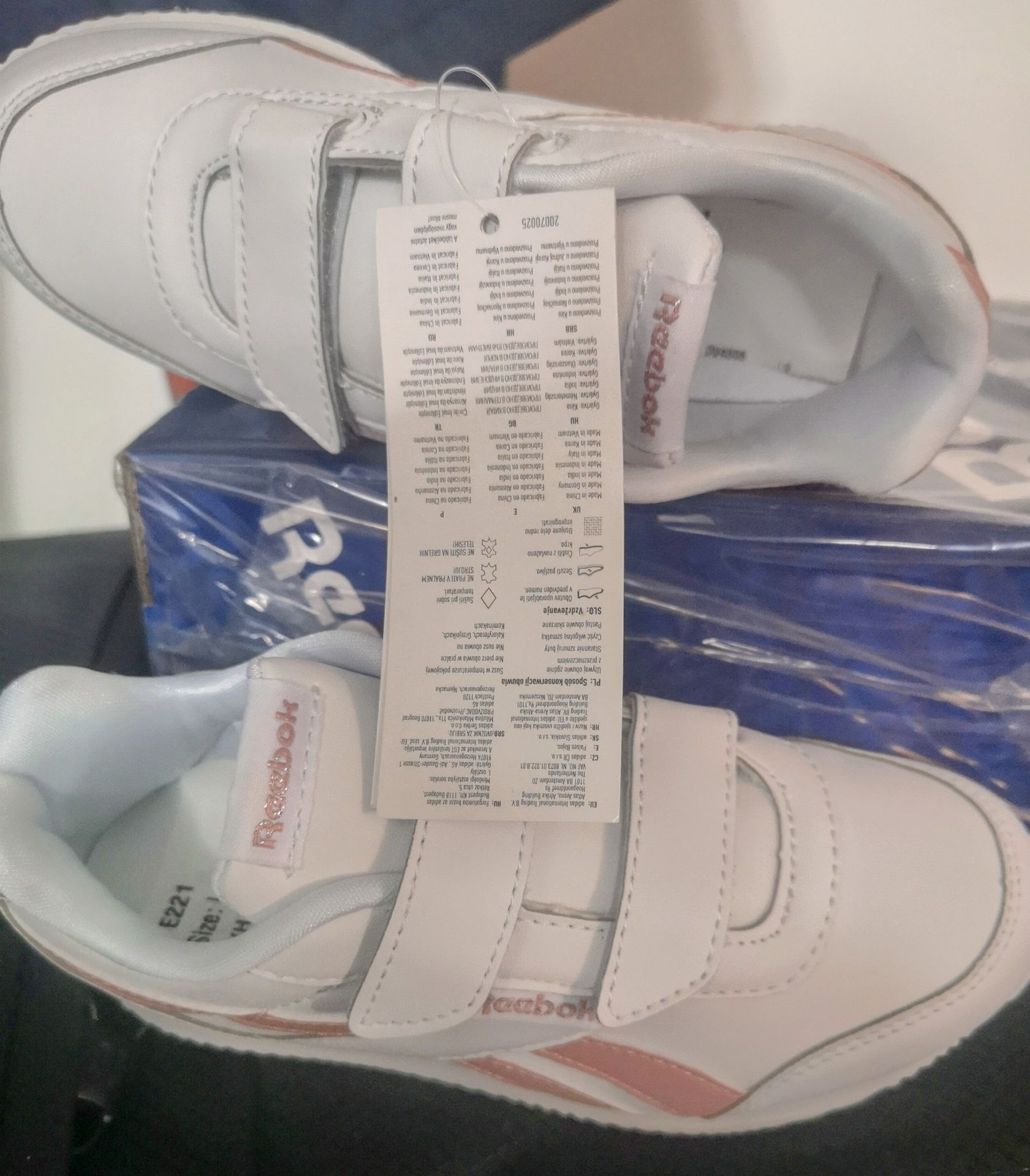 2 X BRAND NEW CHILDRENS REEBOK ROYAL WHITE CLASSIC TRAINERS SIZE INFANT 12 - Image 4 of 4