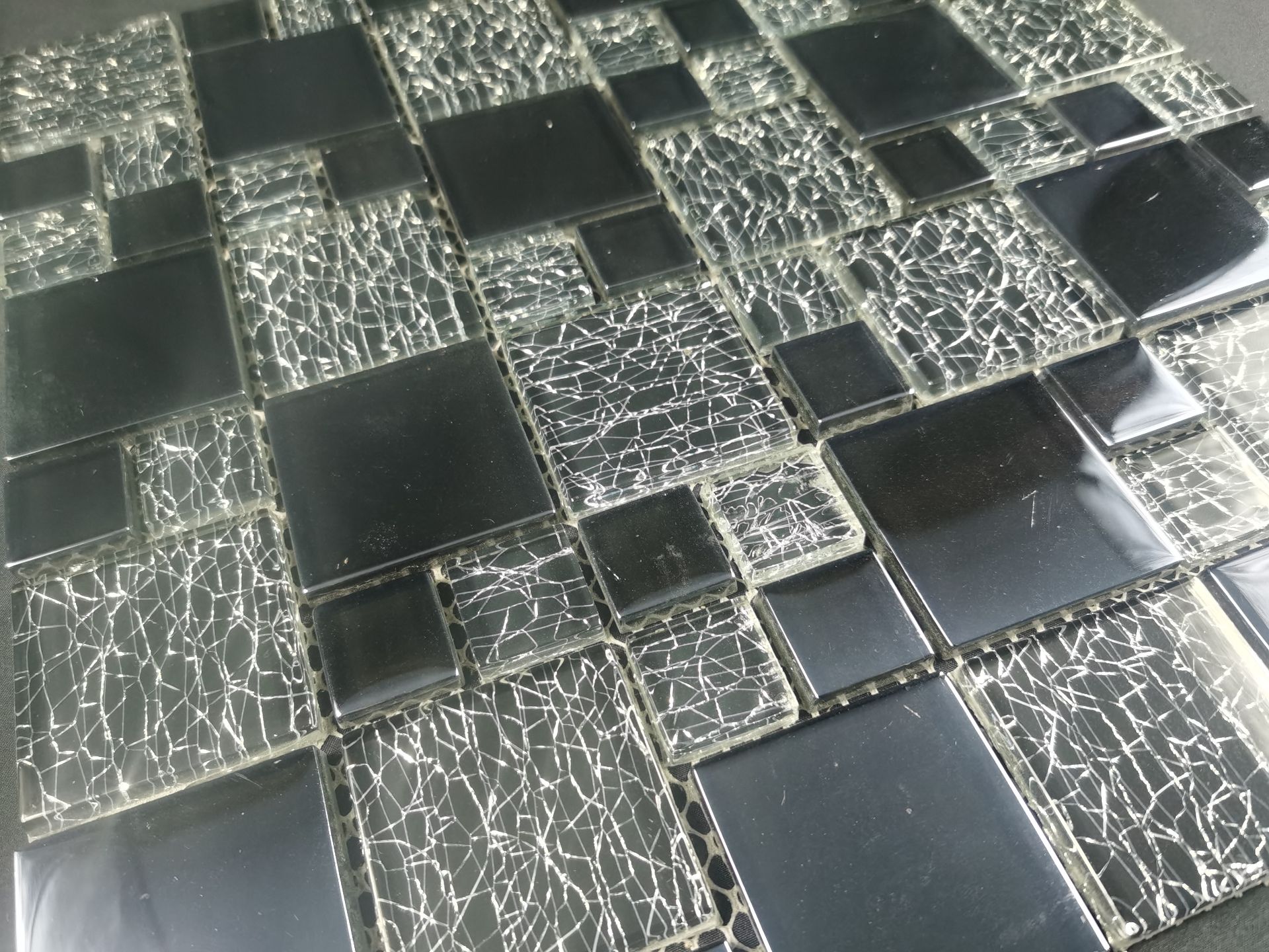 10 Square Metres - High Quality Glass/Stainless Steel Mosaic Tiles -110 sheets - Image 3 of 5