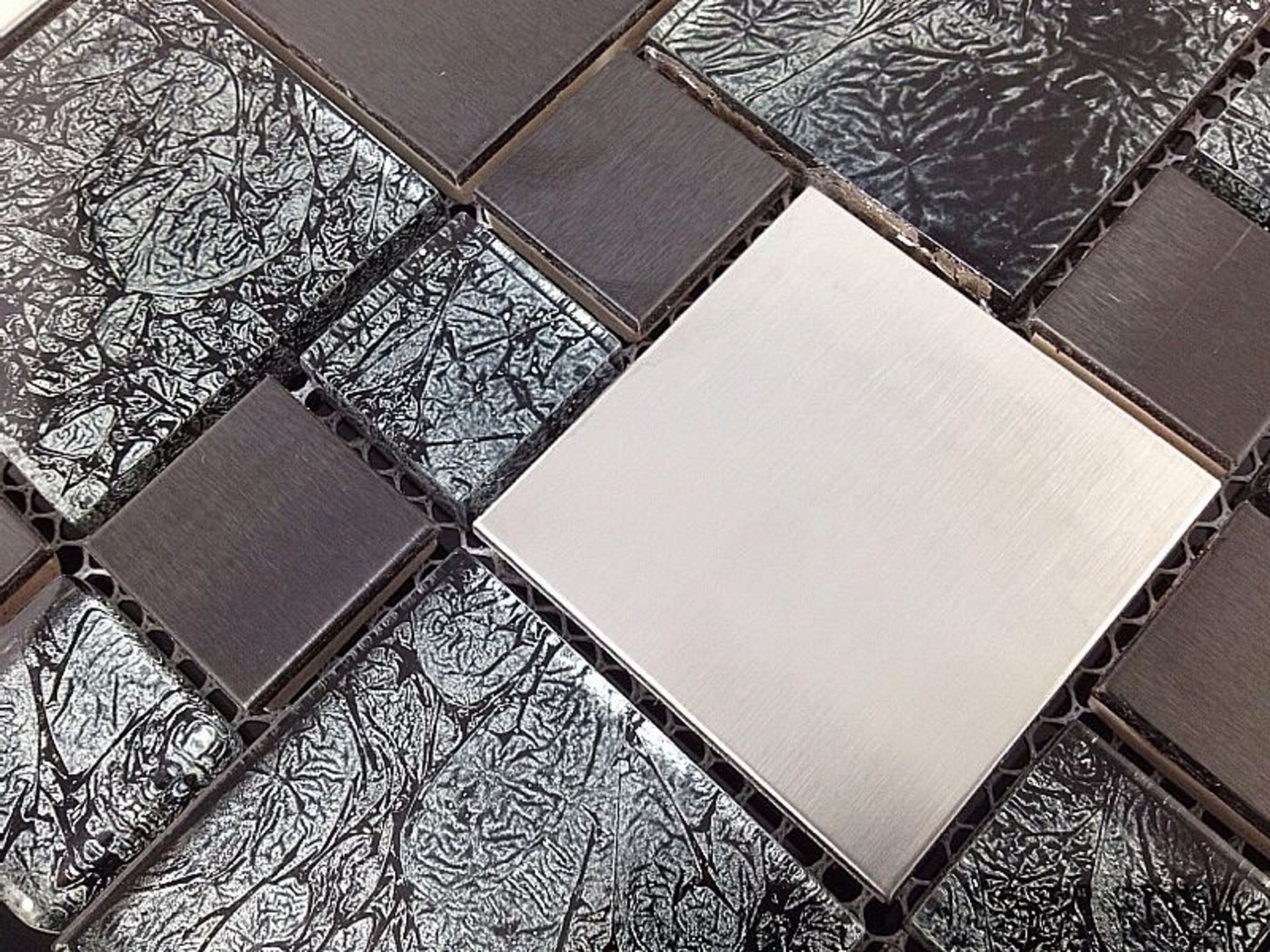 2 Square Metres - High Quality Glass/Stainless Steel Mosaic Tiles - Image 4 of 4