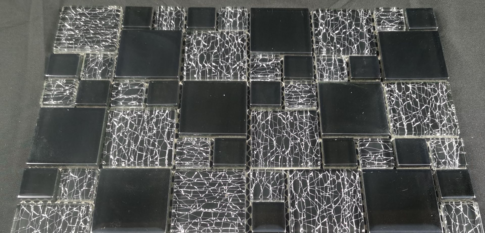 10 Square Metres - High Quality Glass/Stainless Steel Mosaic Tiles -110 sheets - Image 5 of 5