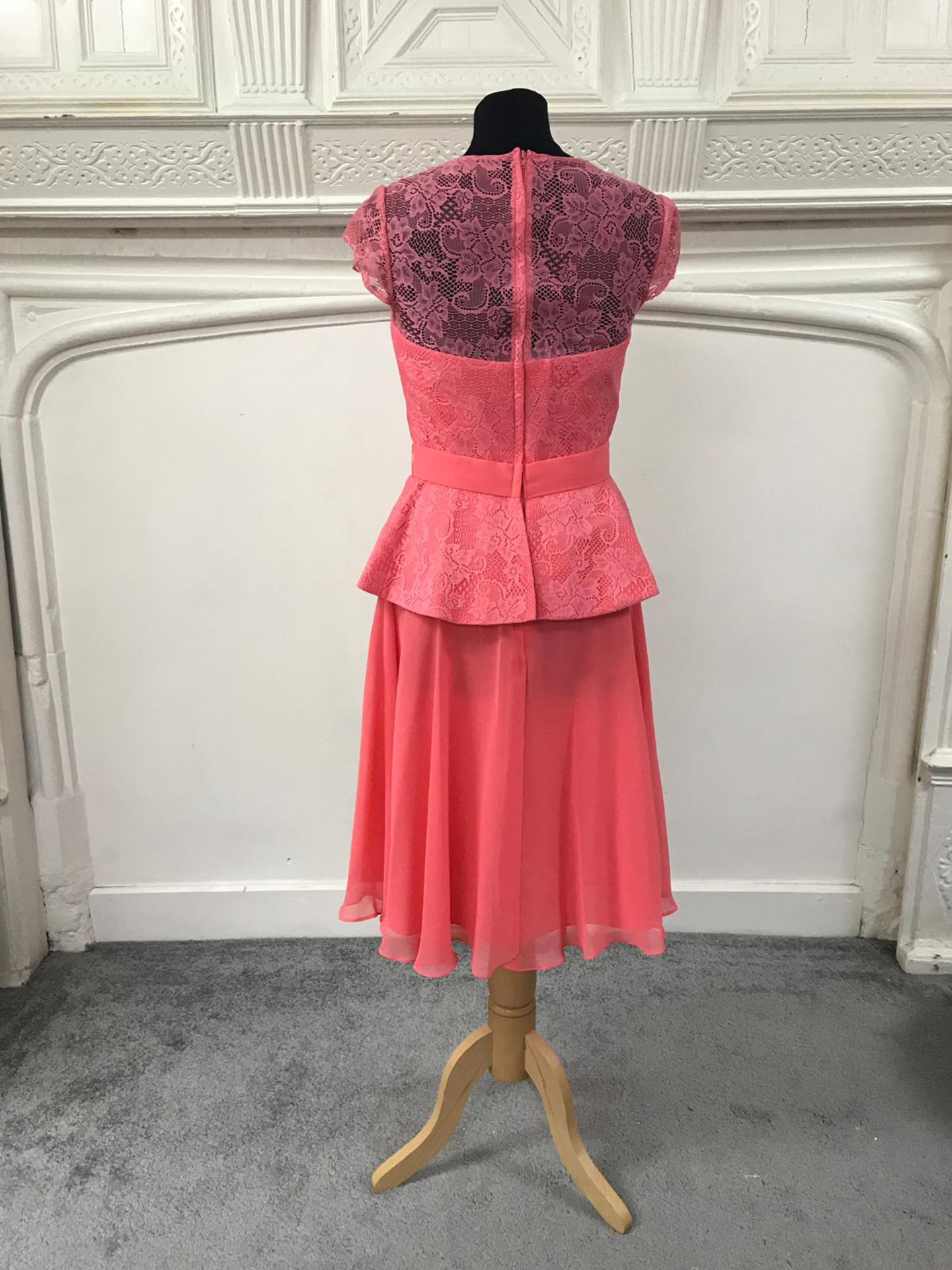 Short Coral Dress Size 6 Lace top - Image 4 of 4