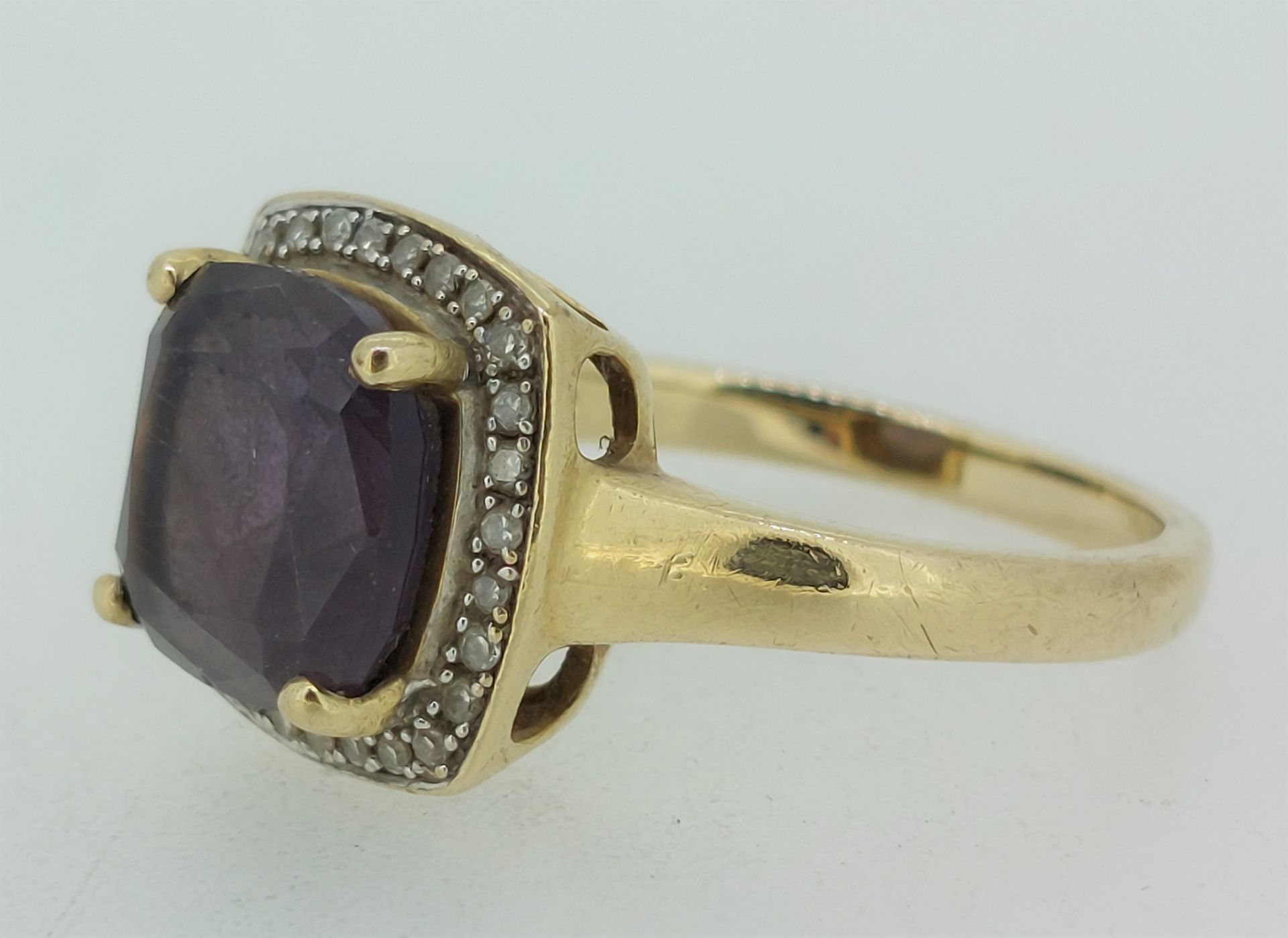 9ct Yellow Gold (375) Amethyst and Diamond Ring - Image 3 of 5