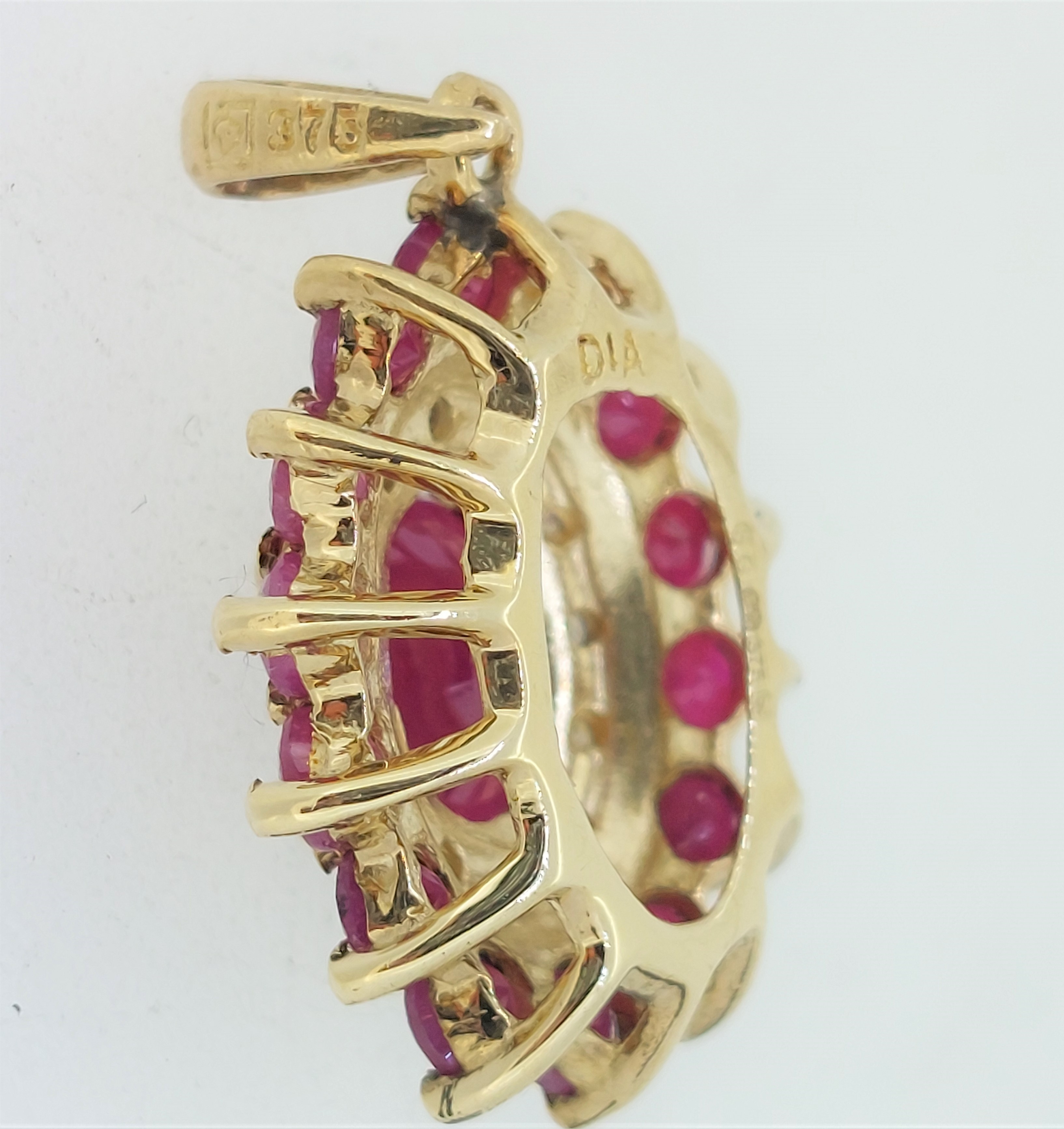9ct (375) Yellow Gold Ruby & Diamond Cluster Pendant - Image 3 of 5