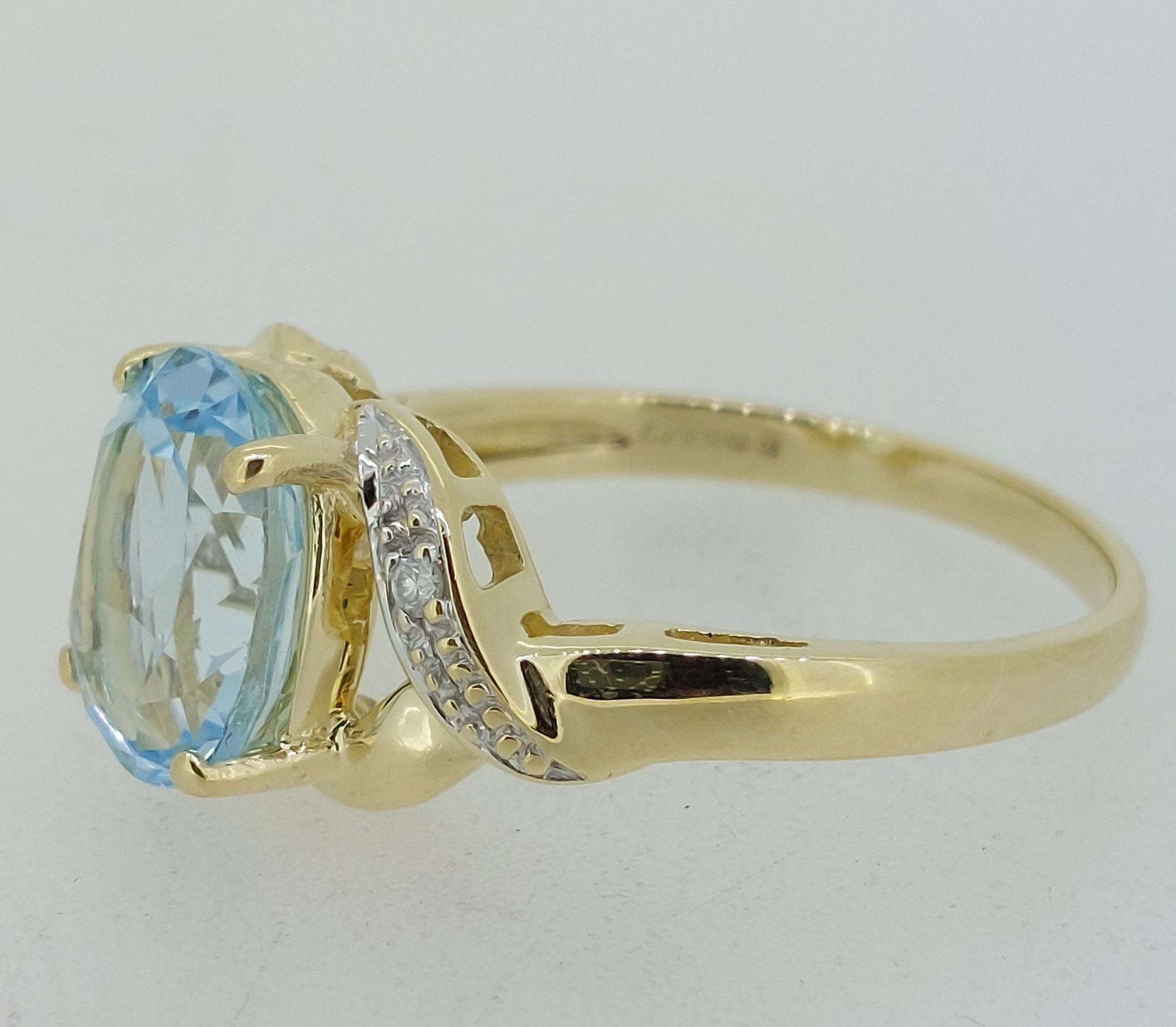 9ct Yellow Gold (375) Blue Topaz & Diamond Dress Ring - Image 3 of 9