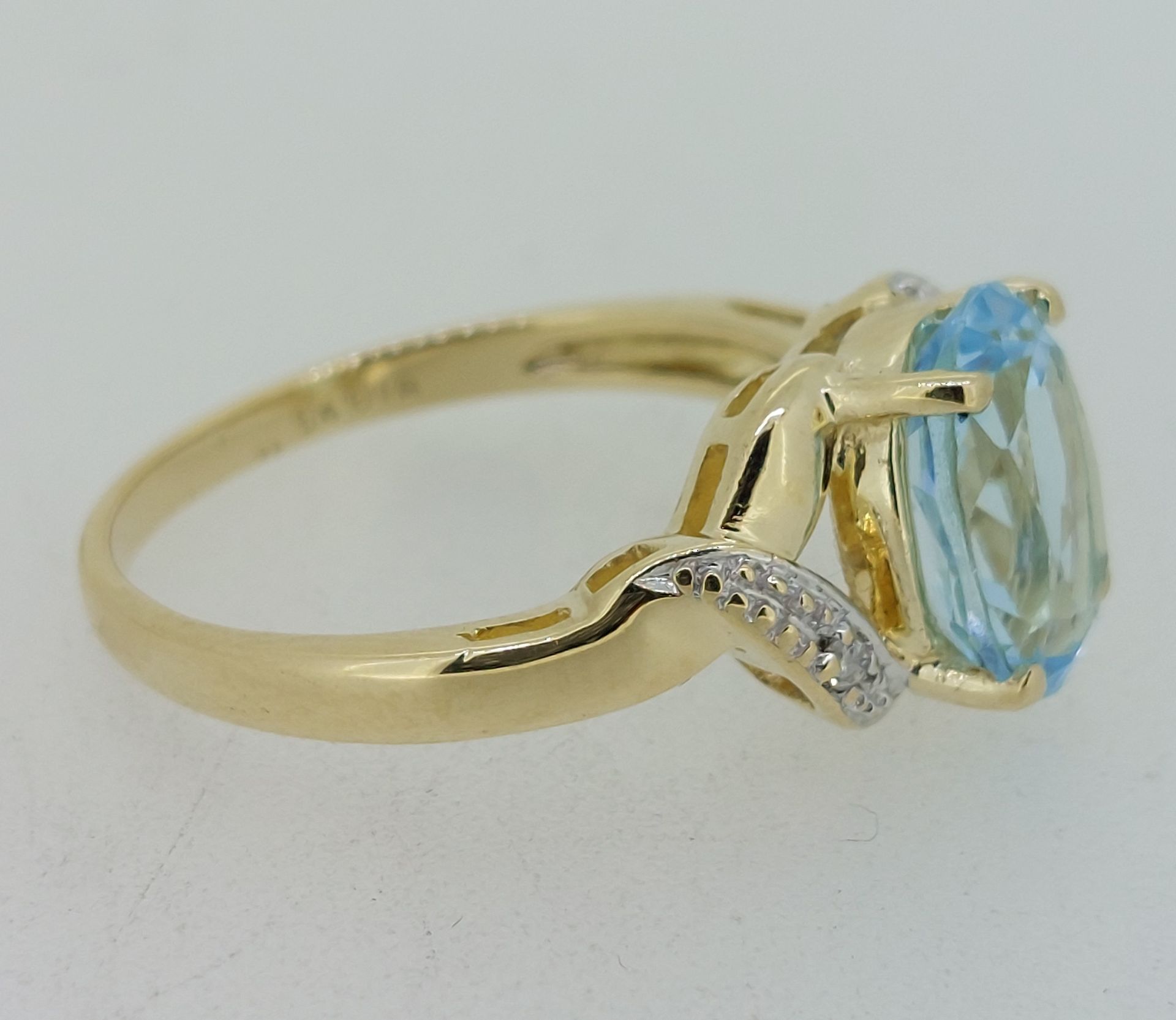9ct Yellow Gold (375) Blue Topaz & Diamond Dress Ring - Image 2 of 9