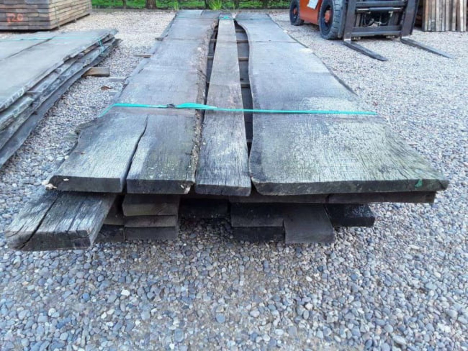 30 x Hardwood Sawn Timber Air Dried Waney Edge / Live Edge / Square Edge English Oak Boards / Sla... - Image 3 of 6