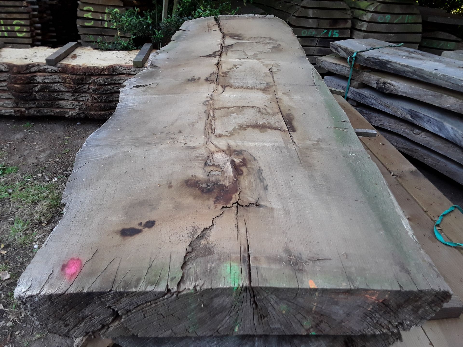 1 x Hardwood Air Dried Sawn Rustic Timber Waney Edge / Live Edge English Oak Slab / Board - Image 2 of 4