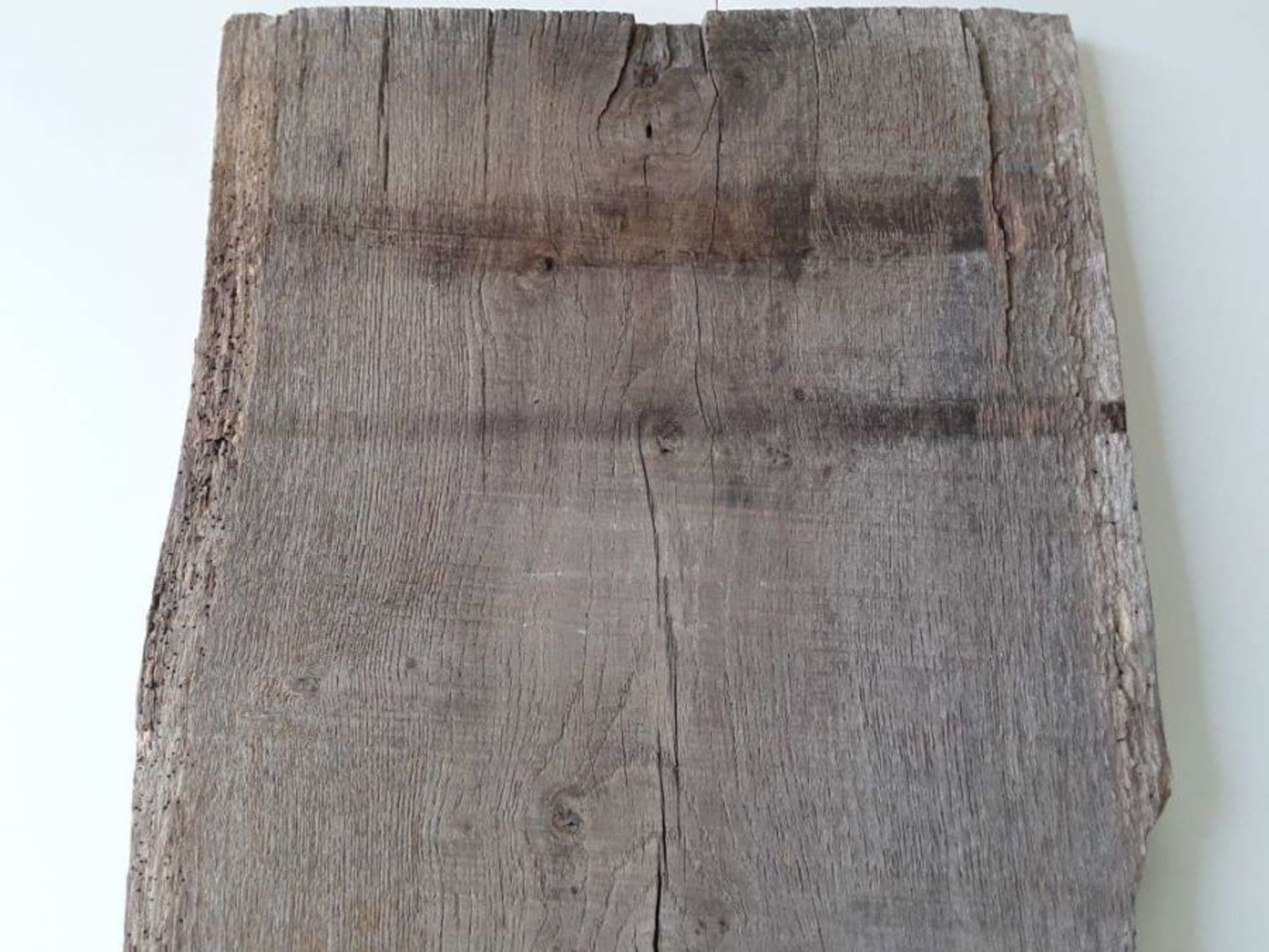 1 x Hardwood Air Dried Sawn Timber Waney Edge / Live Edge English Oak Board / Plank - Image 4 of 5