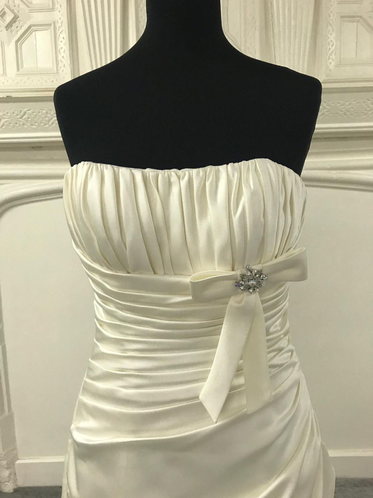 Alexia Wedding Dress Size 6 Ivory. Style 2946