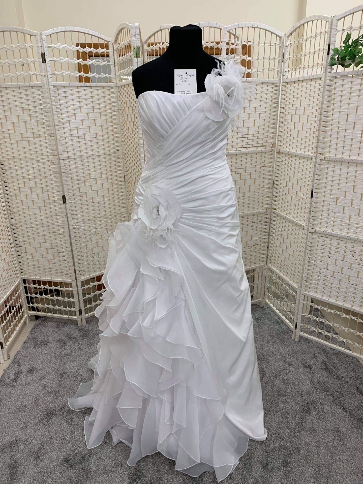 Disney Fairytale Weddings Princess Bridal Collection. Ivory Wedding Dress in Size 12-14. - Image 2 of 2