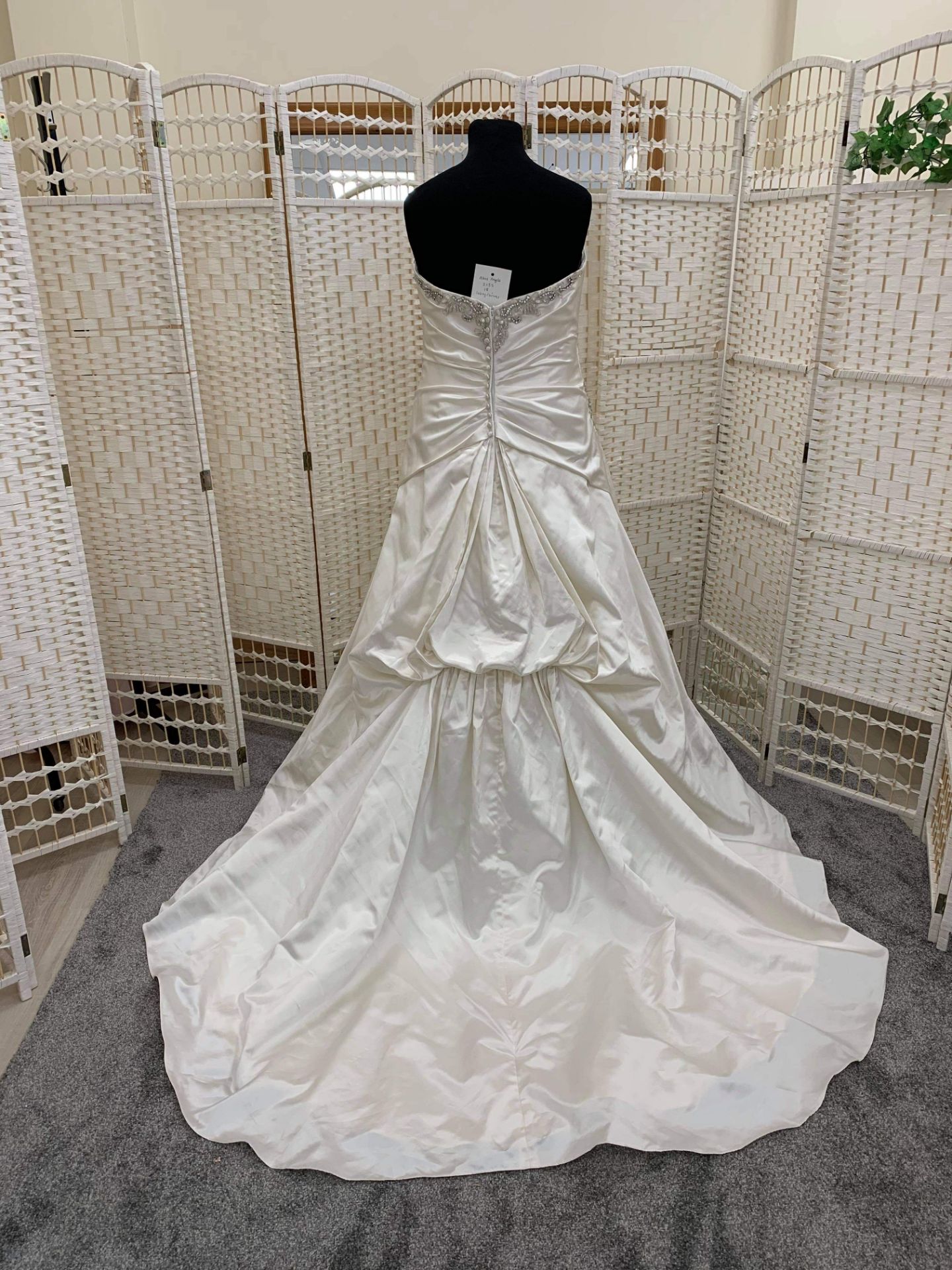 Alfred Angelo Style 2135 Size 18