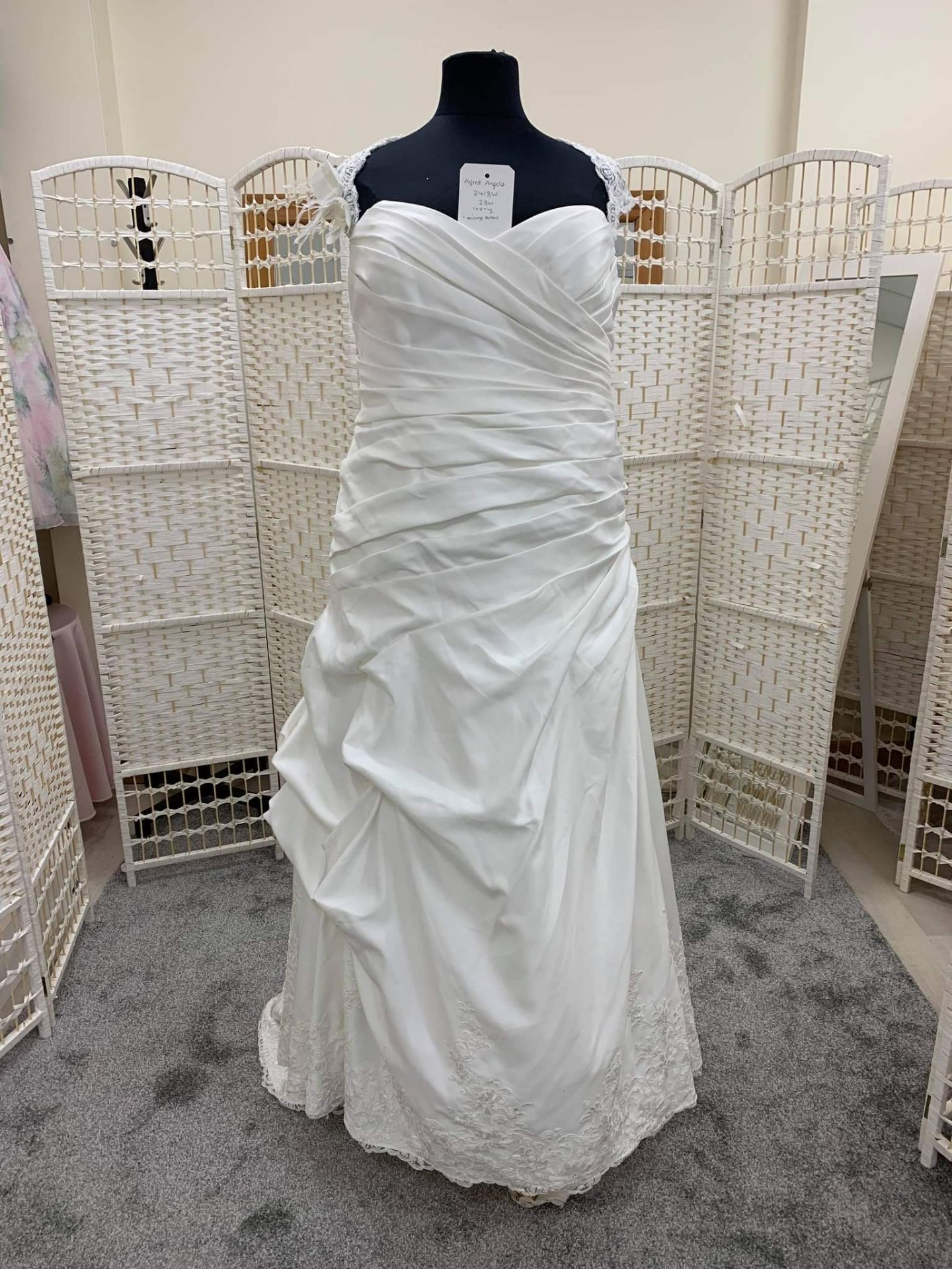 Alfred Angelo Style Uk2418. Size 28 - Image 3 of 4