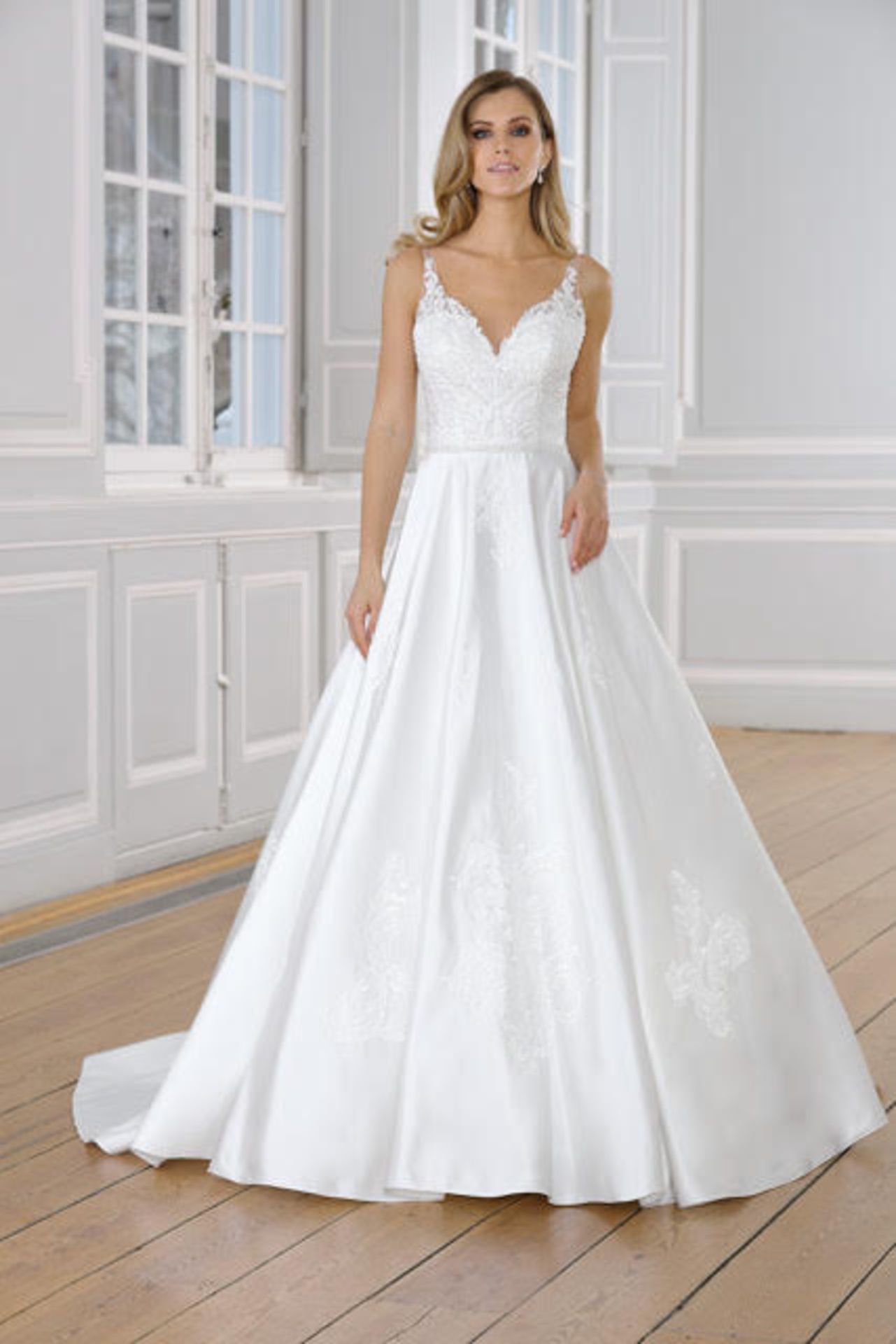 Ladybird Bridal Style LB520035 in Size 10. RRP £1,395 - Image 2 of 2