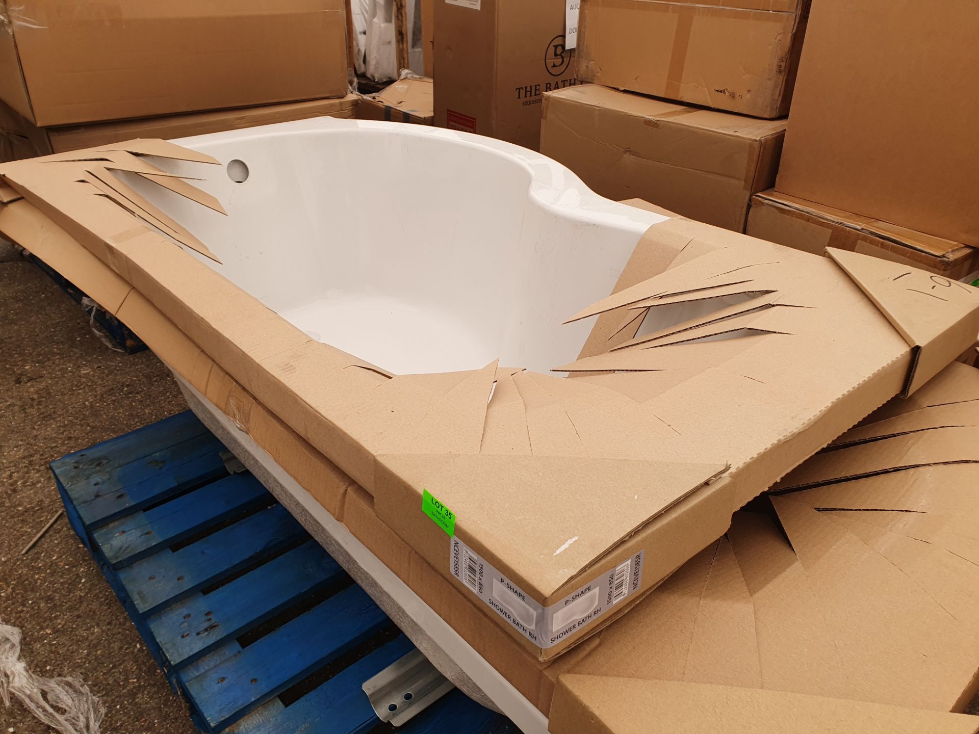 P Shape Shower Bath Right Handed. 1500 x 850mm. NCEVE1585R. Appears Unused. - Bild 2 aus 2