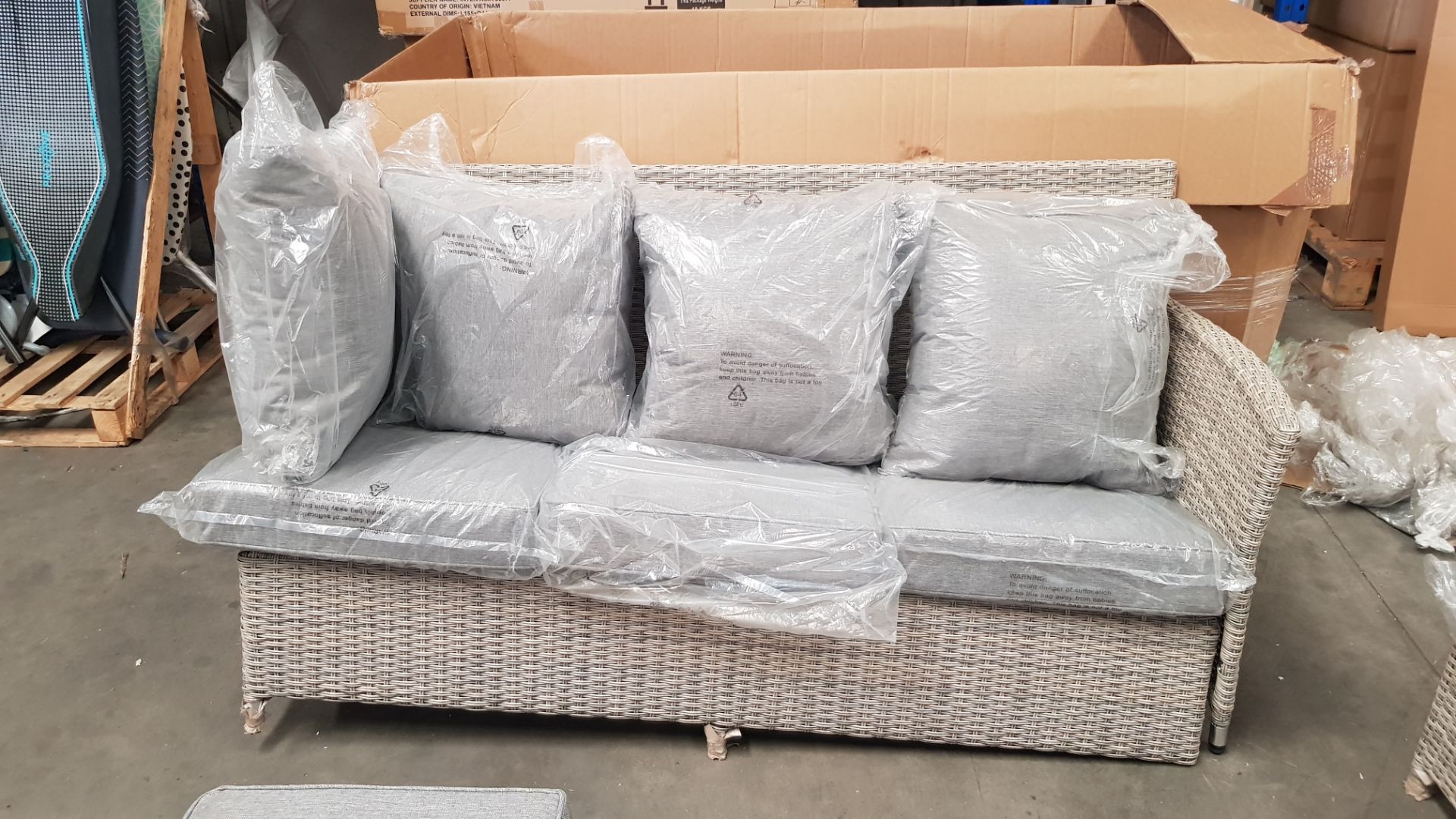 (6/P) RRP £1300 (When Complete – No Large Table). Hartington Florence Collection Corner Sofa Set - Image 13 of 13