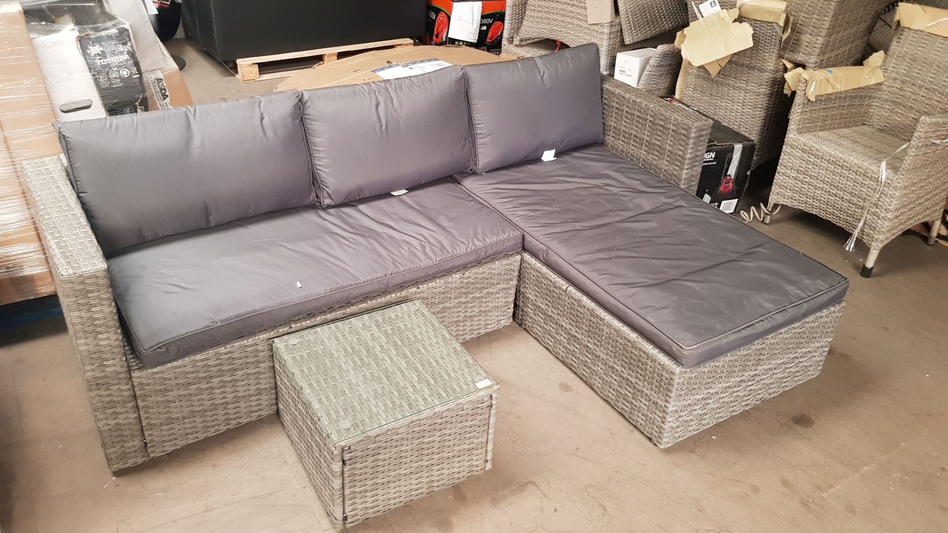 (27/Mez) RRP £345. Alexandria Grey Rattan Garden Corner Sofa Set. (Lot Comes With 5x Cushions -Ap... - Image 4 of 5