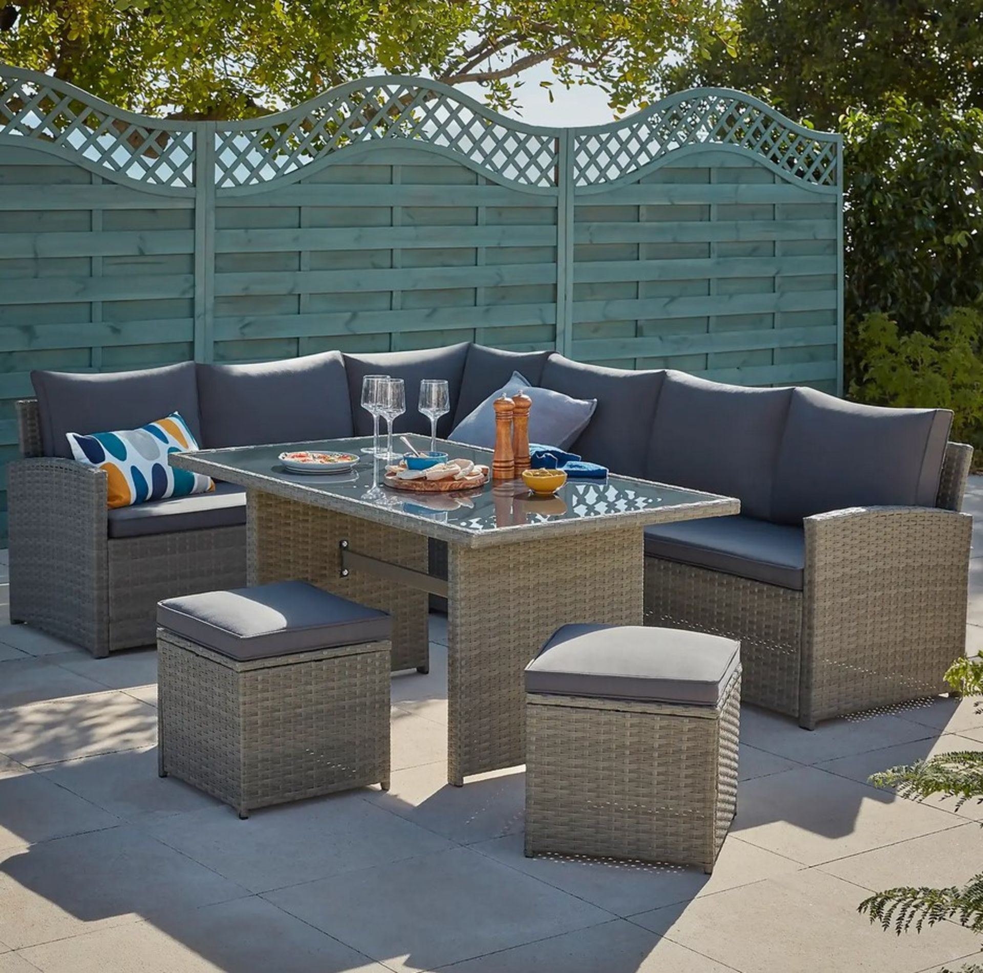 (11/Mez) RRP £850. Matara Grey Rattan Corner Garden Sofa Set. Ideal For Indoor And Outdoor Use. C...