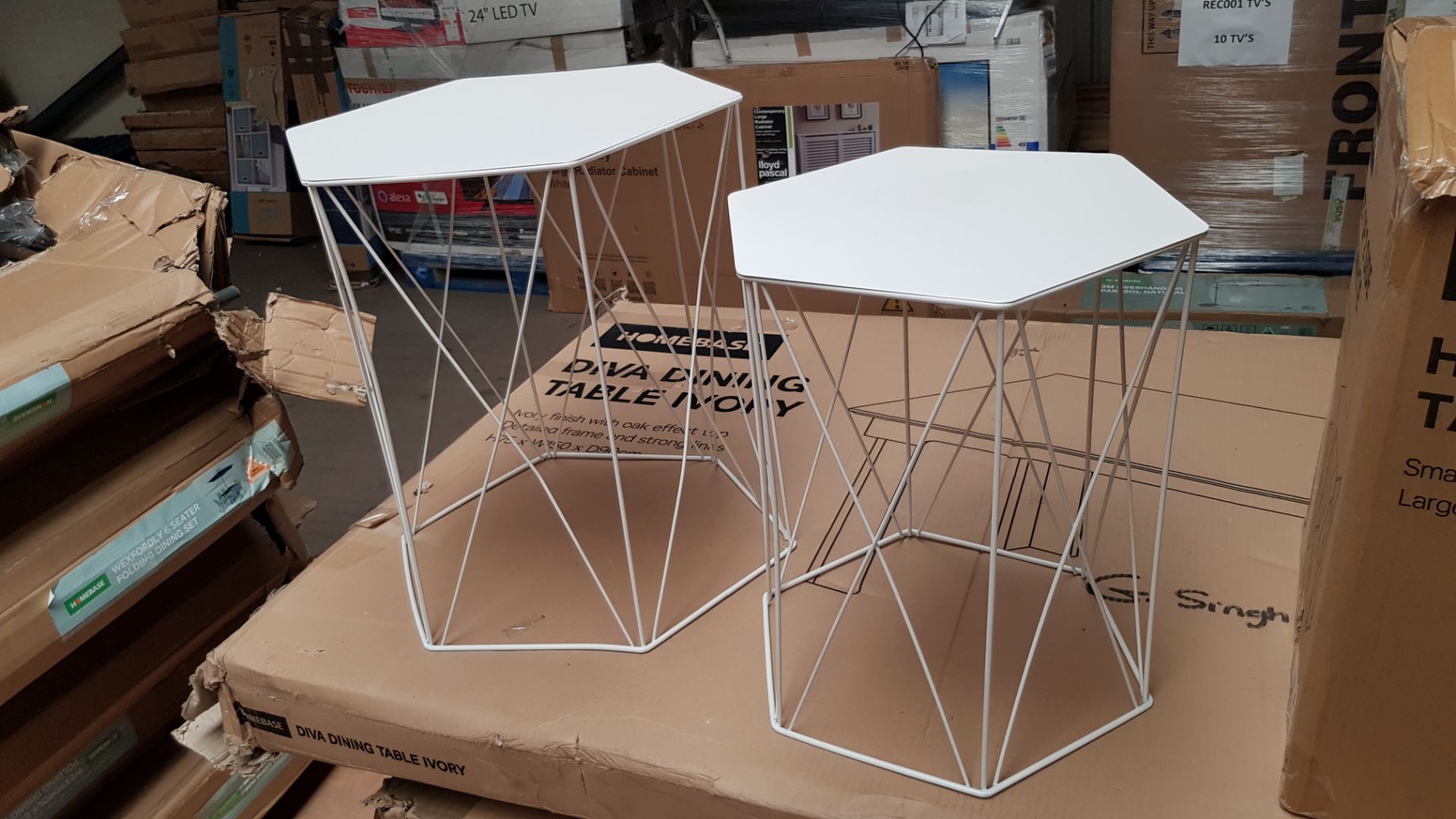 (44/Mez) 2x Items. 1x Hex Set Of 2 Side Tables White RRP £30 Small: (H39x W35x D30cm). Large: (H4... - Image 10 of 17