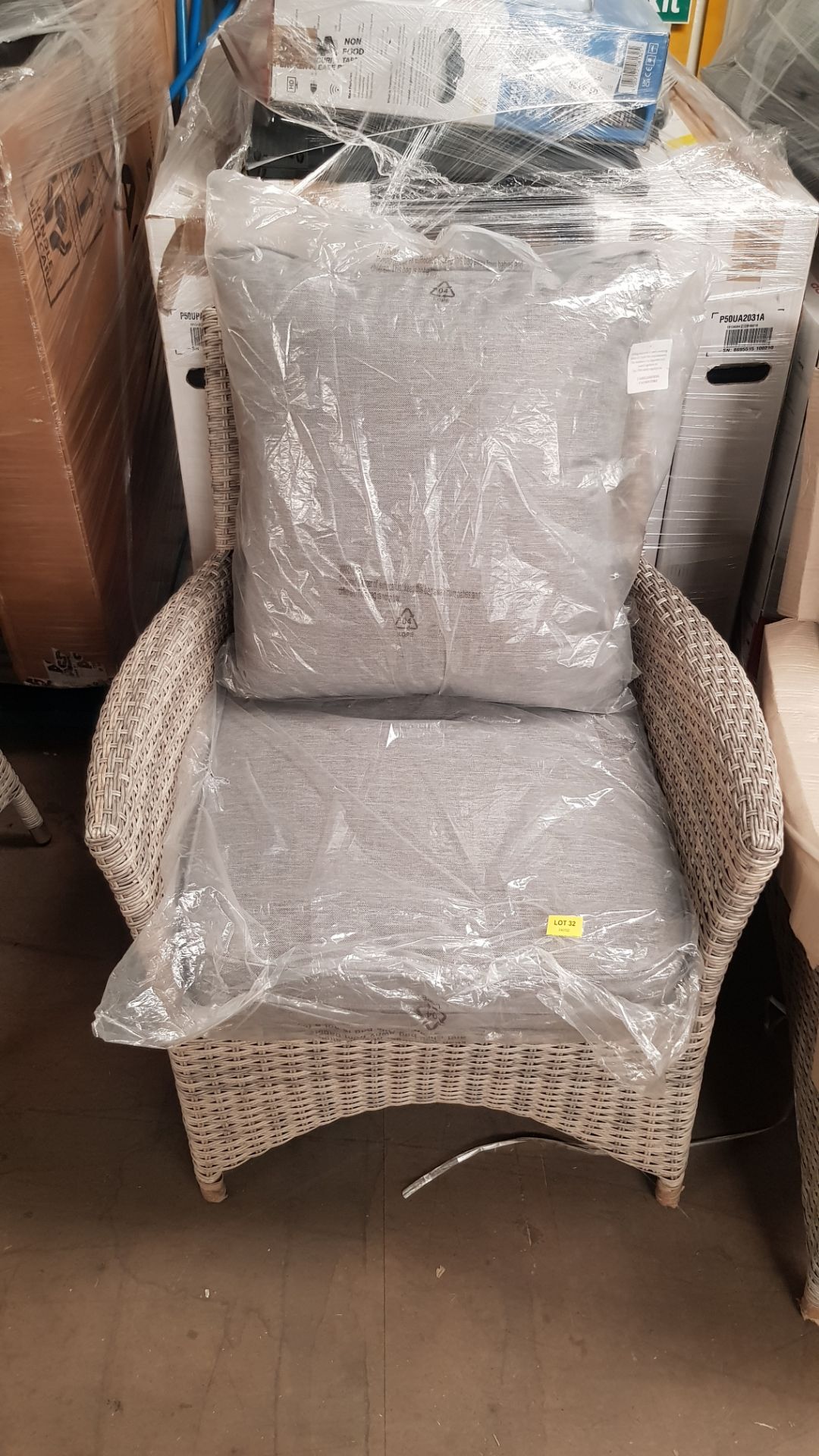 (32/Mez) RP £150. Hartington Florence Collection Armchair With 2x Cushion. (Unit Appears Clean, U... - Image 2 of 3