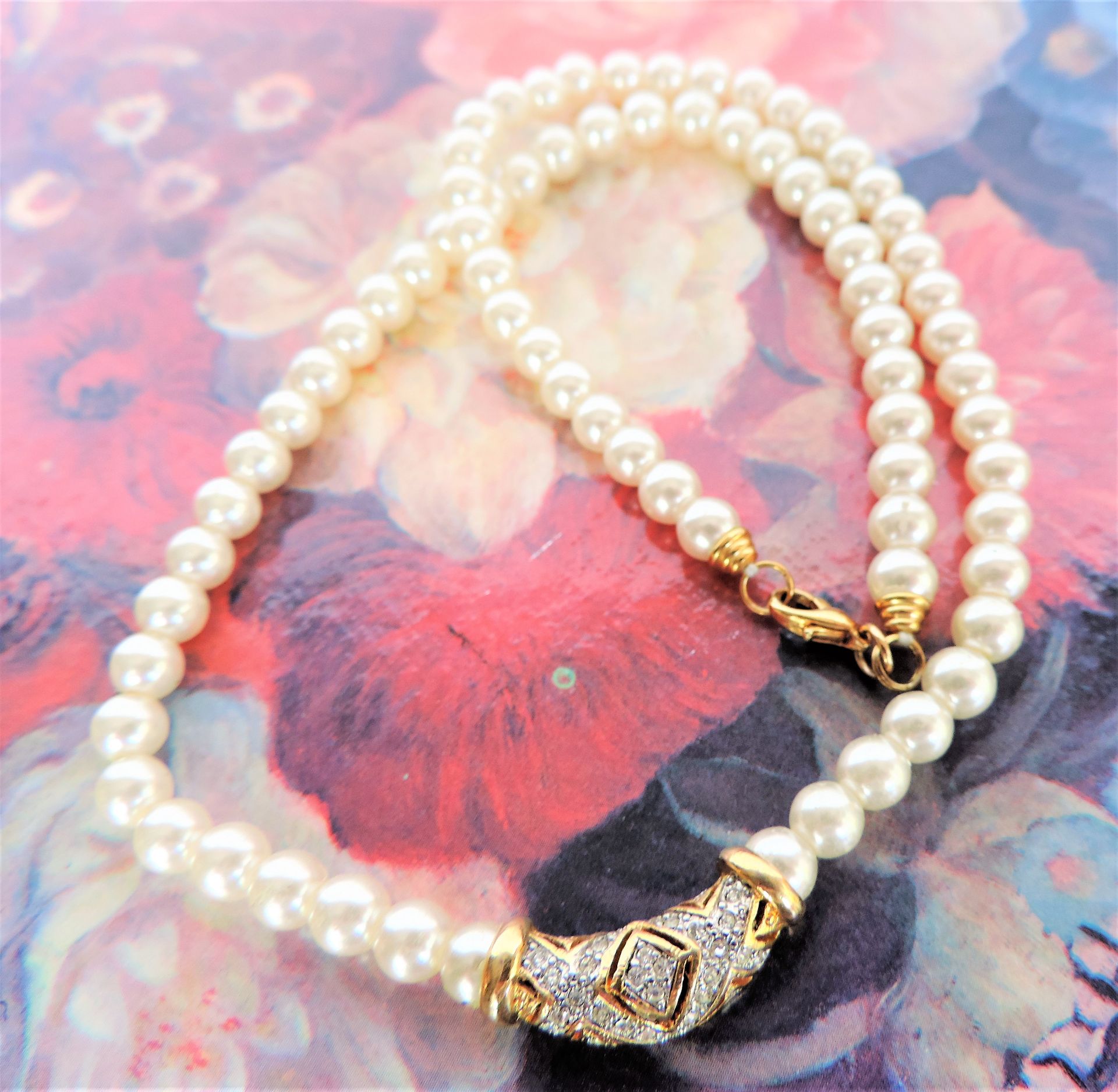 Pearl and Crystal Necklace 18 inches - Image 3 of 3