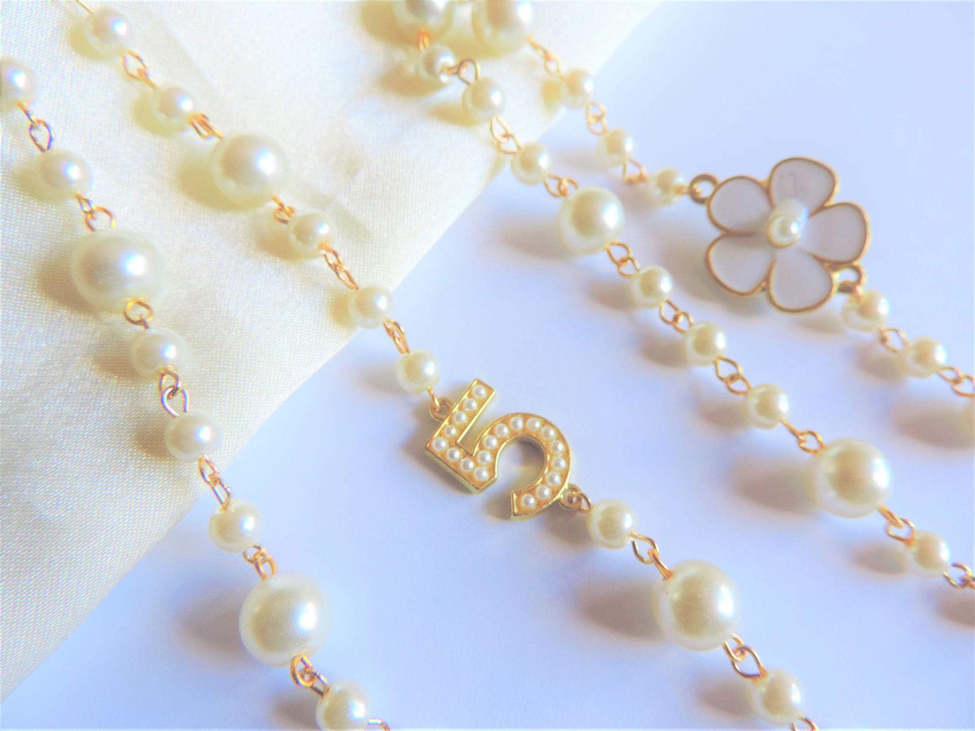 28 inch Pearl and Enamel No.5 Necklace - Image 3 of 4