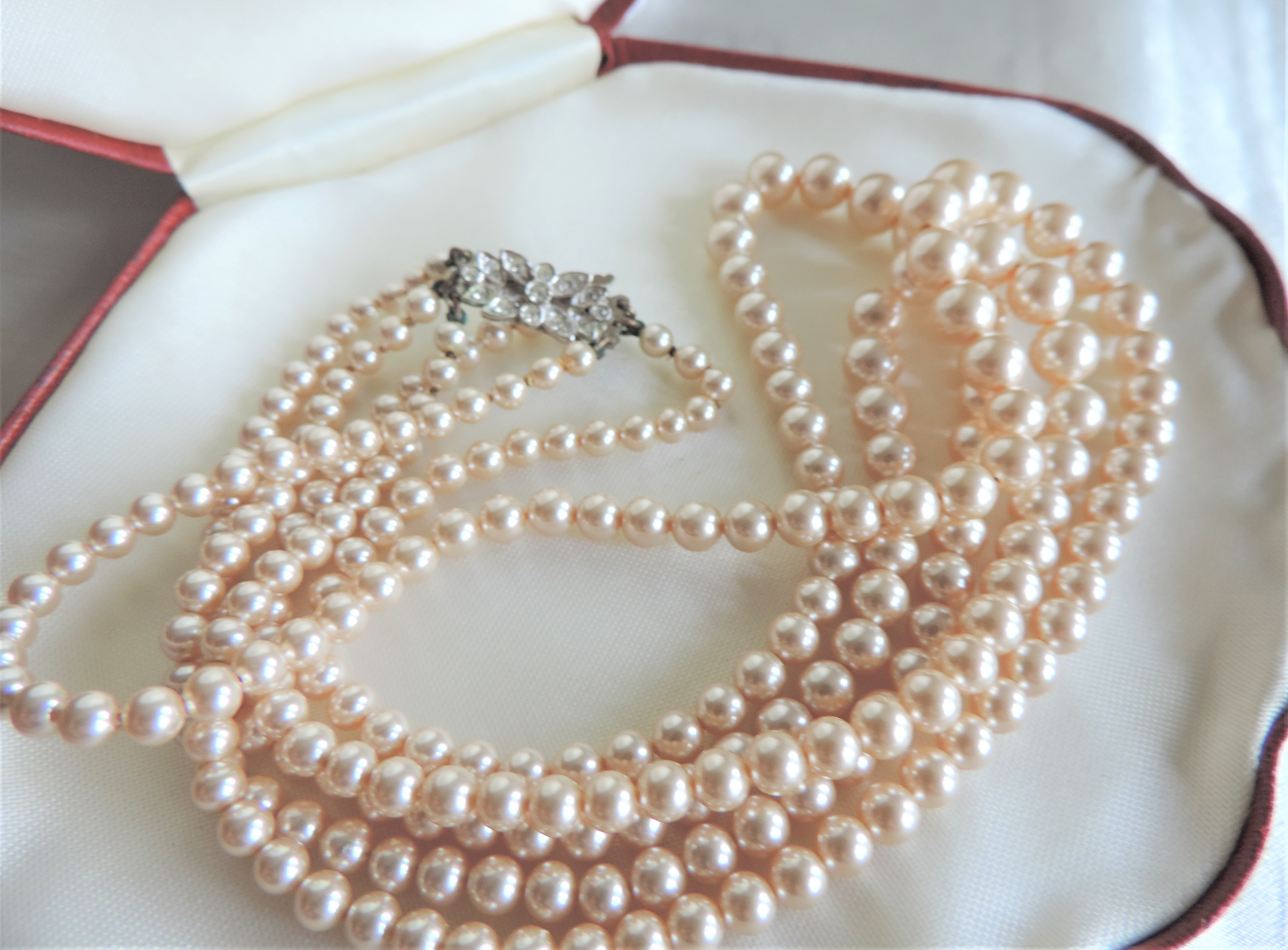 Vintage Rosita Pearls Triple Strand Necklace in Original Shell Shape Box - Image 4 of 7