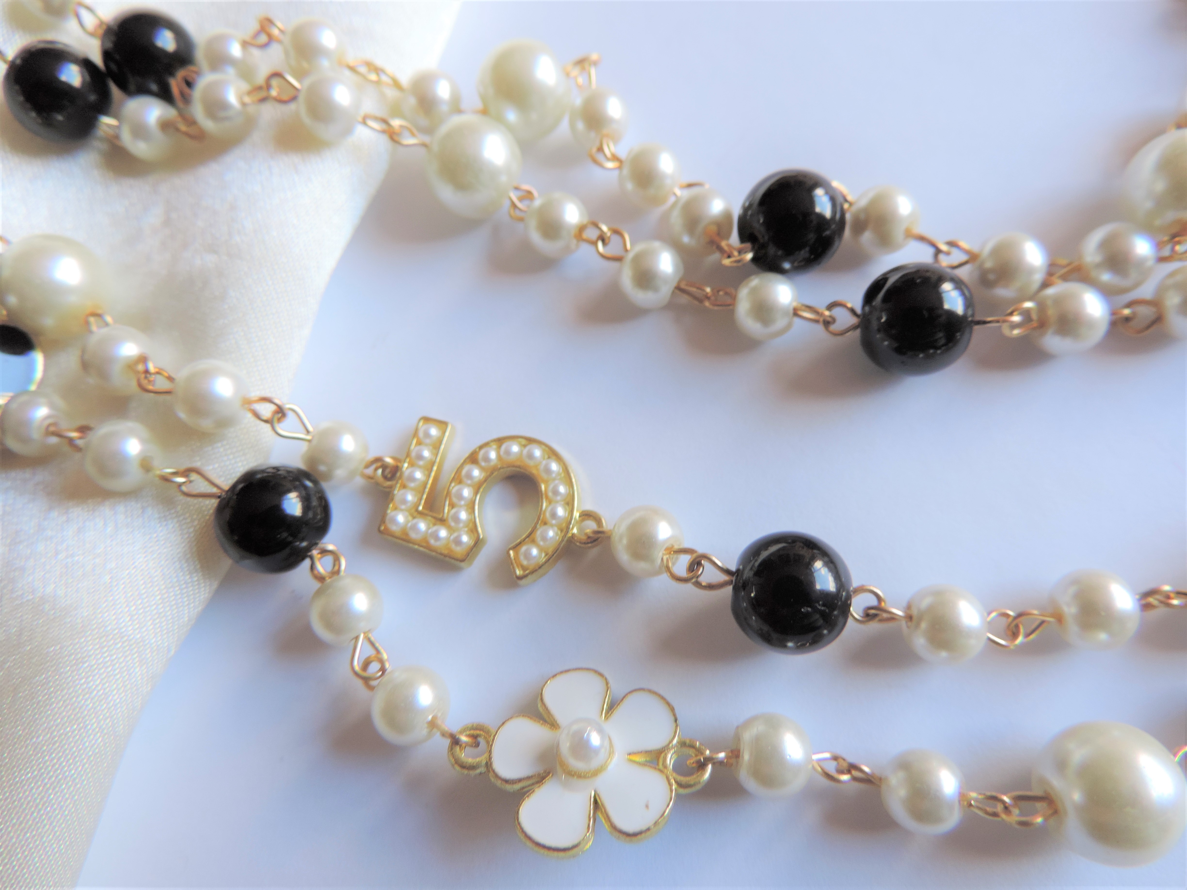 Black and White Number 5 Pearl Necklace 28 inches Long - Image 4 of 4