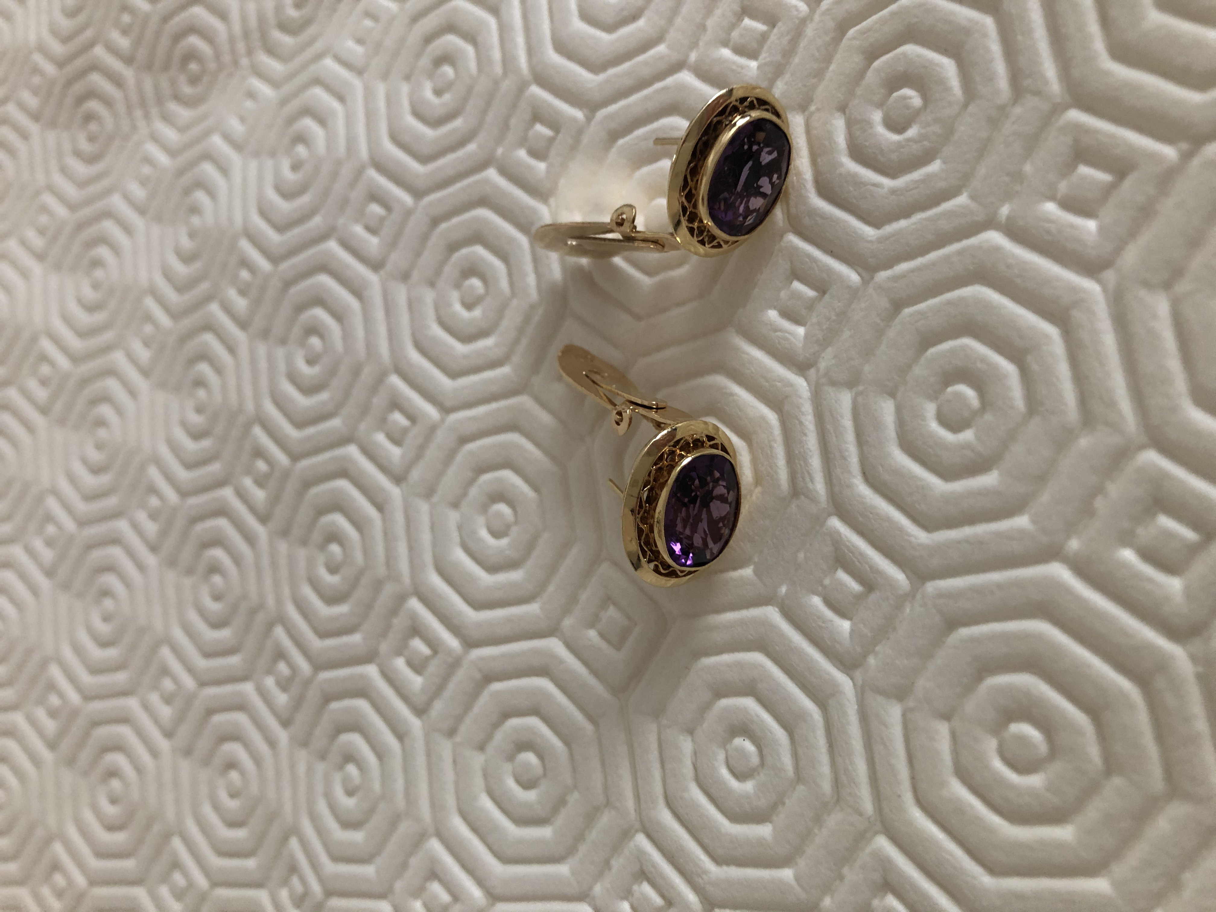 Pair of earrings 18 karat gold with amethyst stones - Image 5 of 5