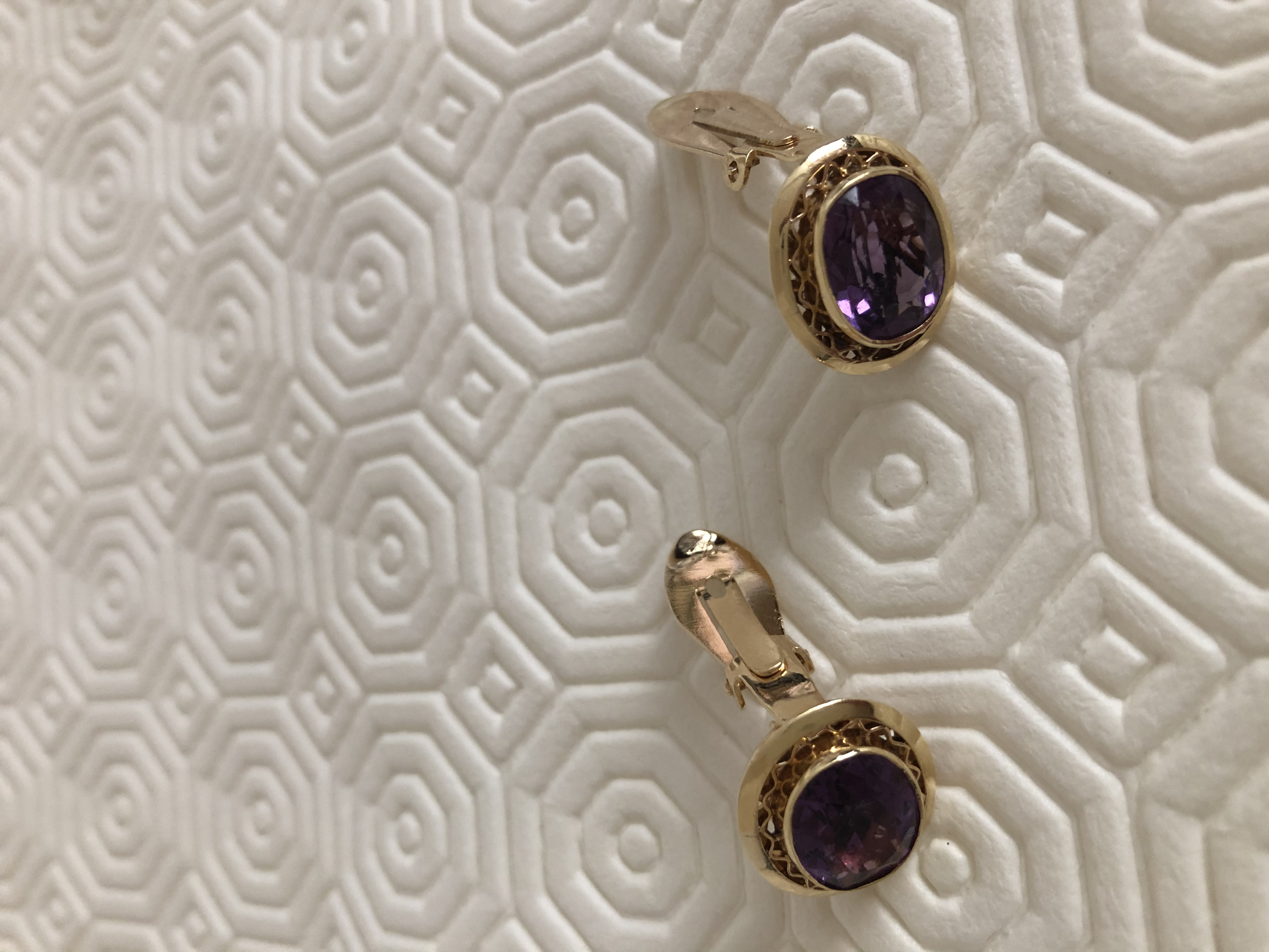 Pair of earrings 18 karat gold with amethyst stones - Image 4 of 5