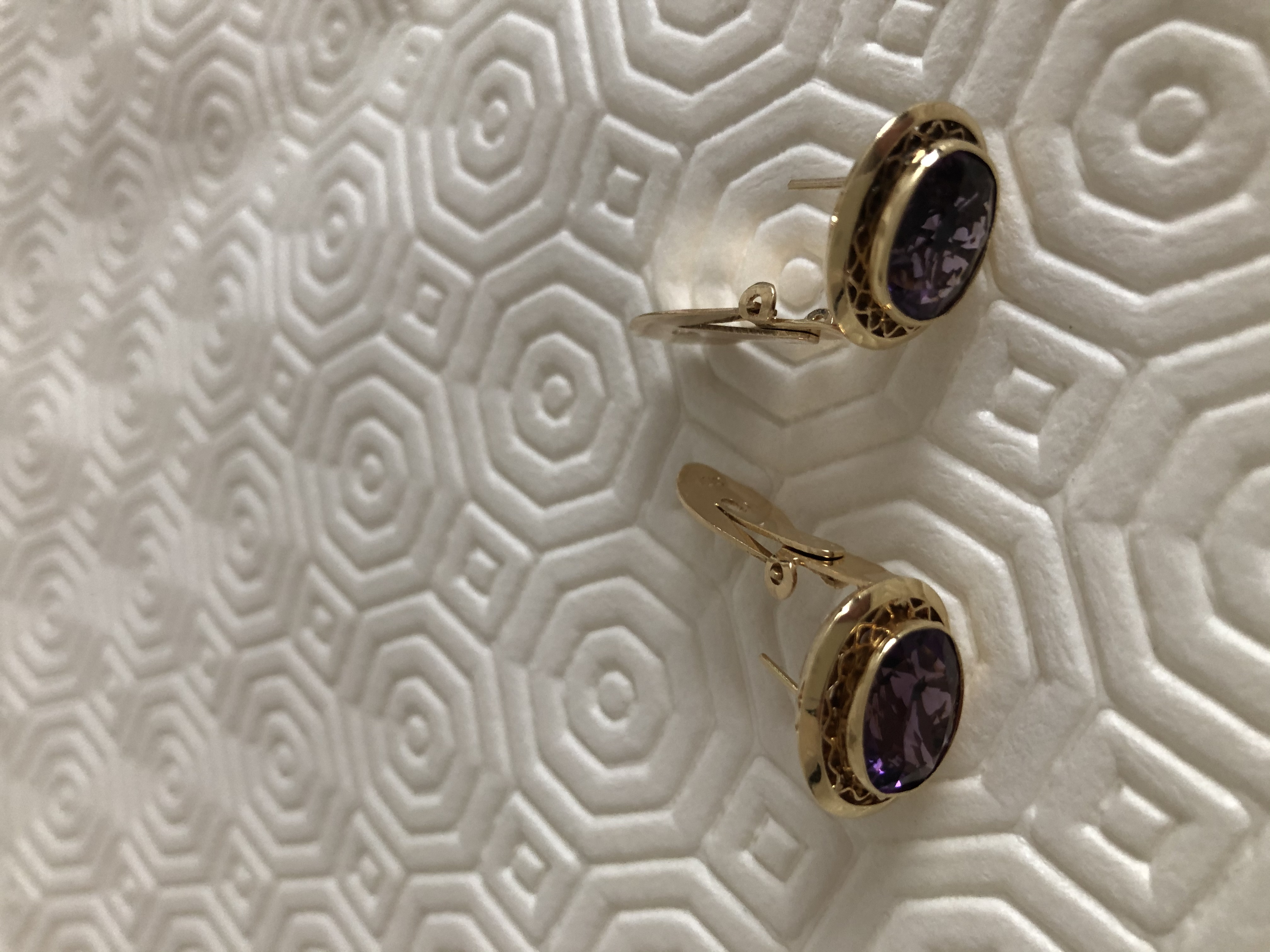 Pair of earrings 18 karat gold with amethyst stones - Image 2 of 5