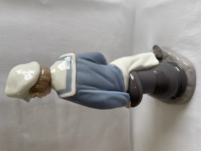 Lladro Boy with Yacht 4810 - Image 2 of 3