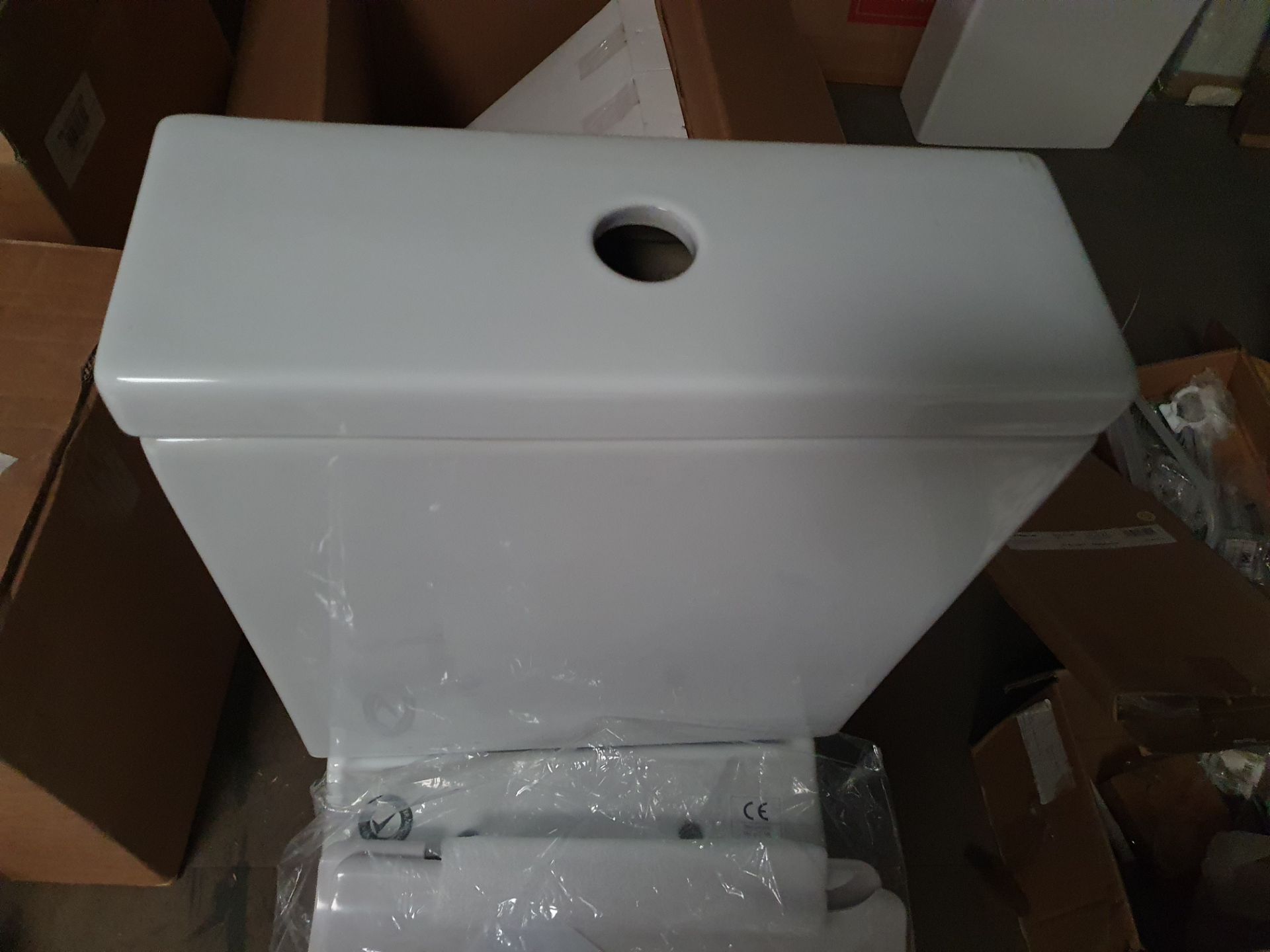 Title: RRP £300. Modern Dual Flush Toilet. Appears New & UnusedDescription: RRP £300. Modern Dual - Image 5 of 5