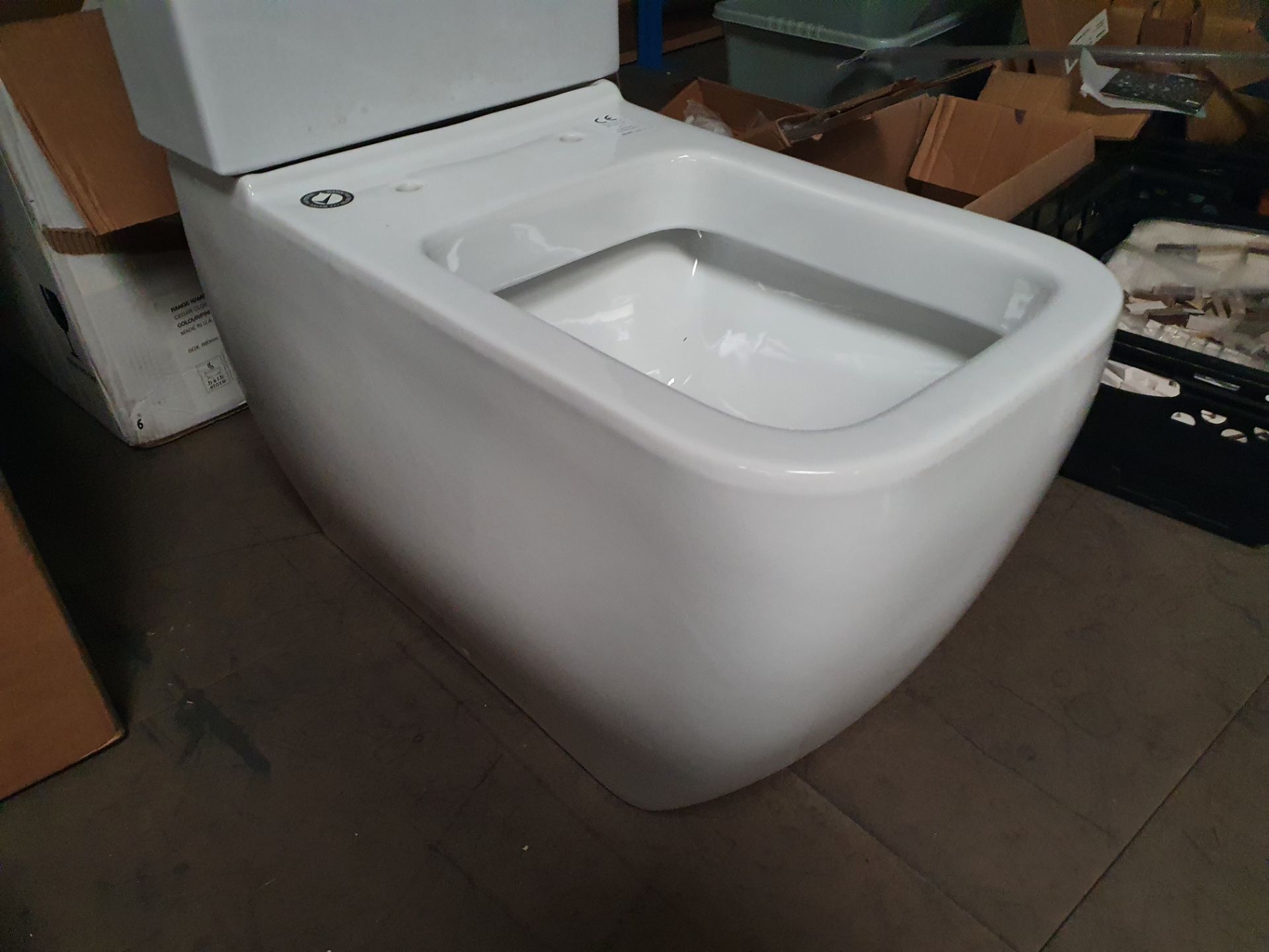 Title: RRP £300. Modern Dual Flush Toilet. Appears New & UnusedDescription: RRP £300. Modern Dual - Image 4 of 5