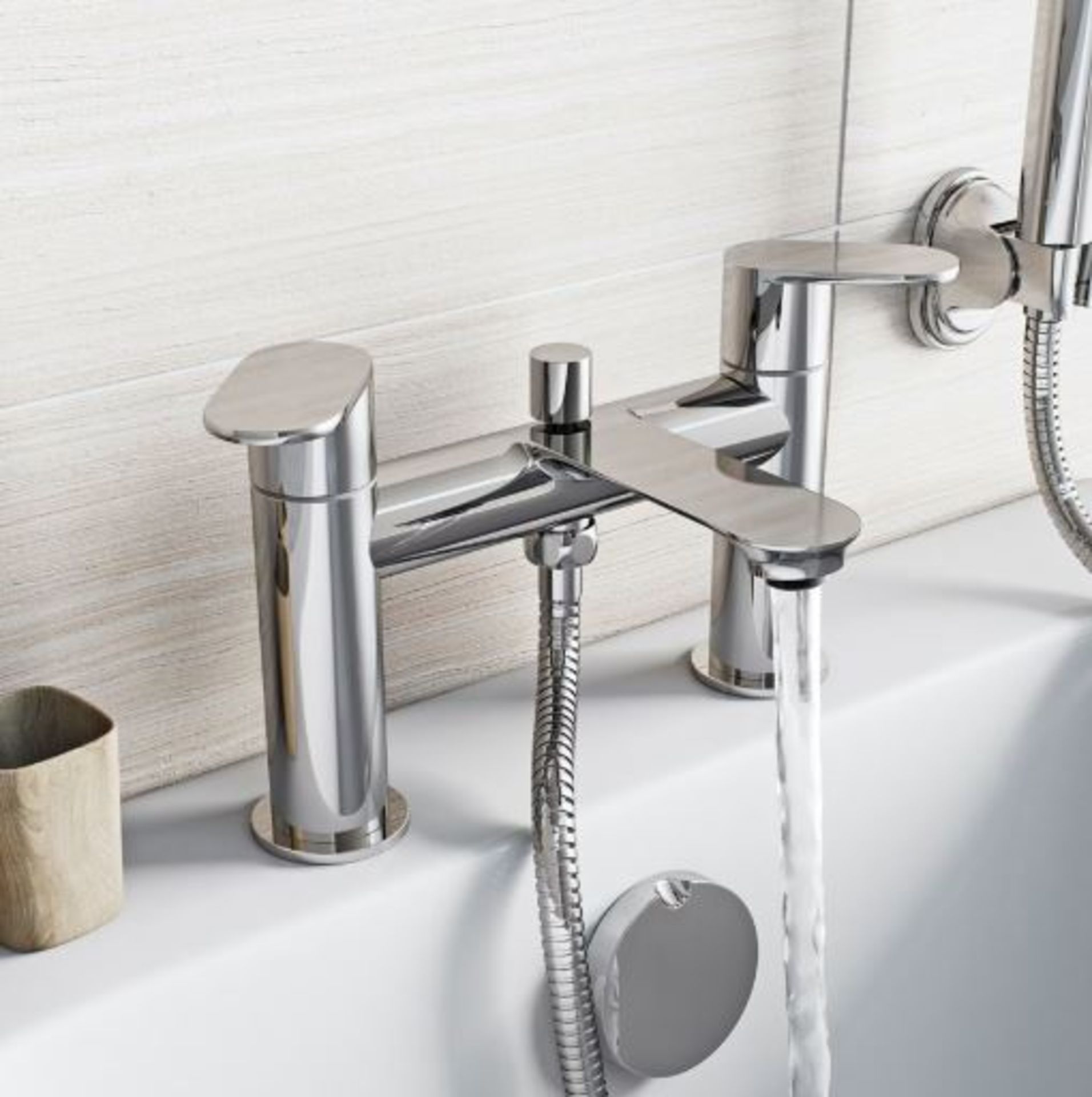 Title: RRP £225. Aquaflow Contour Bath Shower Mixer Tap.Description: RRP £225. Aquaflow Contour Bath