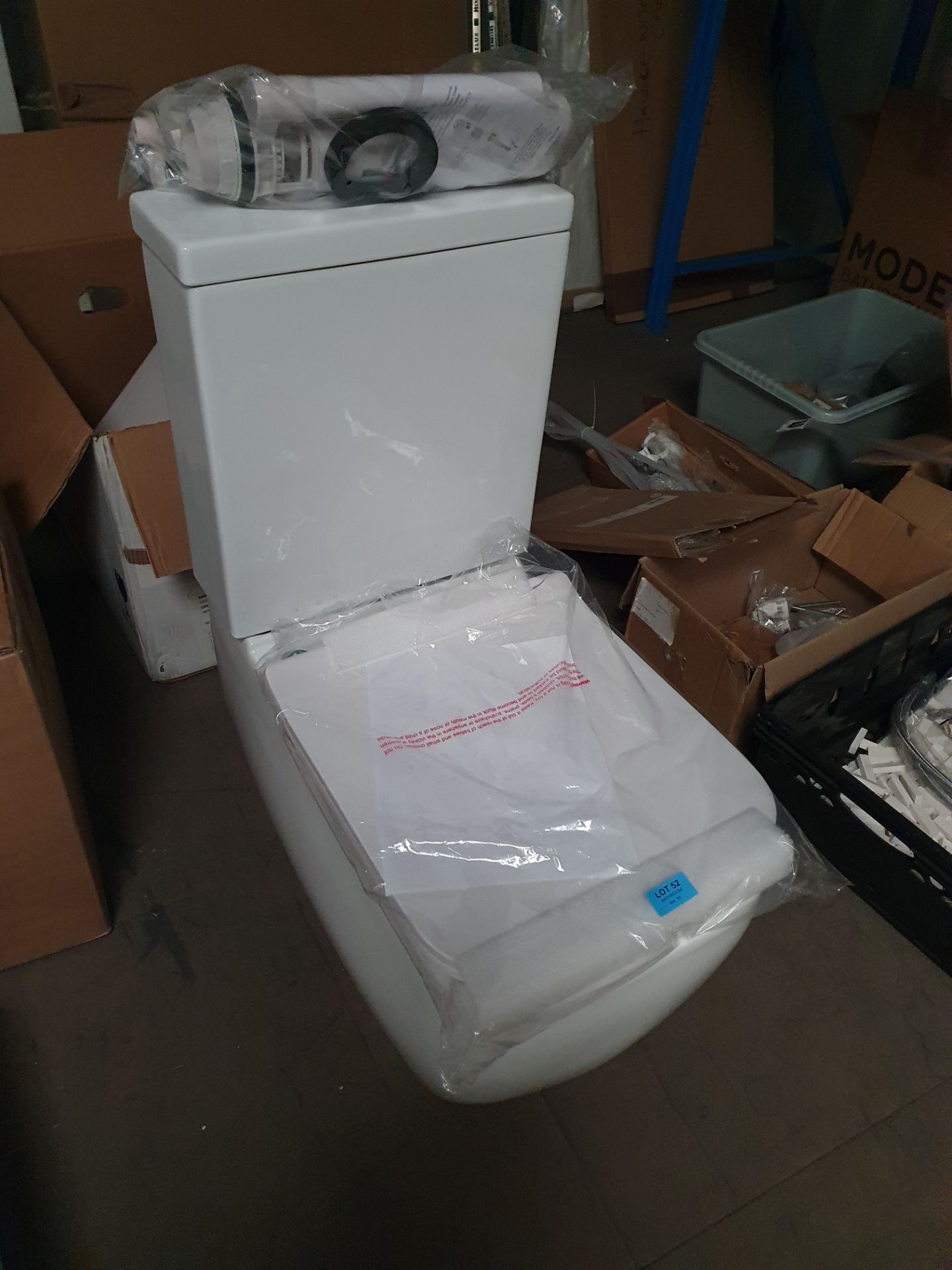 Title: RRP £300. Modern Dual Flush Toilet. Appears New & UnusedDescription: RRP £300. Modern Dual