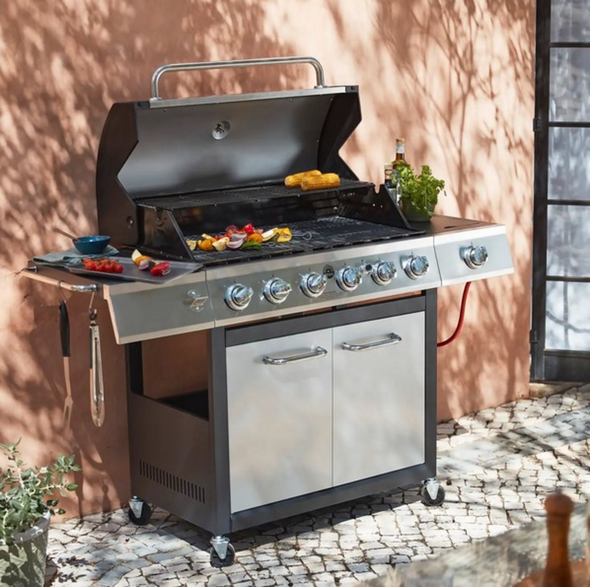 (20/Mez) RRP £440. Texas Stardom 6 Burner Gas BBQ. (Appears Unused, Some Damage to BBQ See Photos... - Image 2 of 15