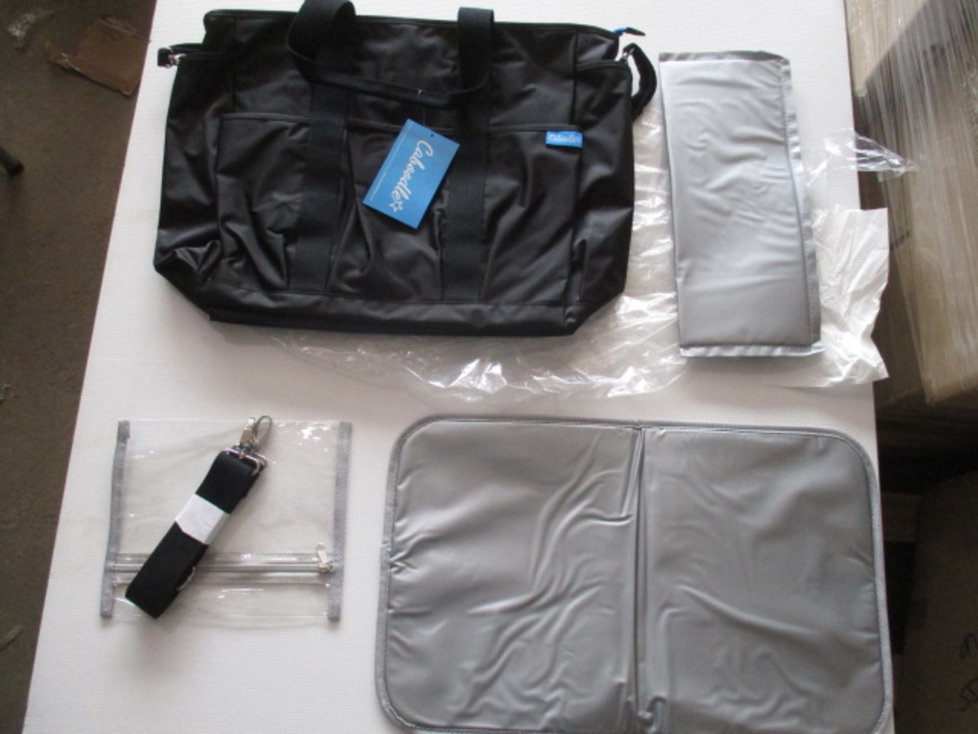 10pcs Brand new Caboodle Baby changing bag sets ,, come complete with changing mat , insulated - Image 2 of 2