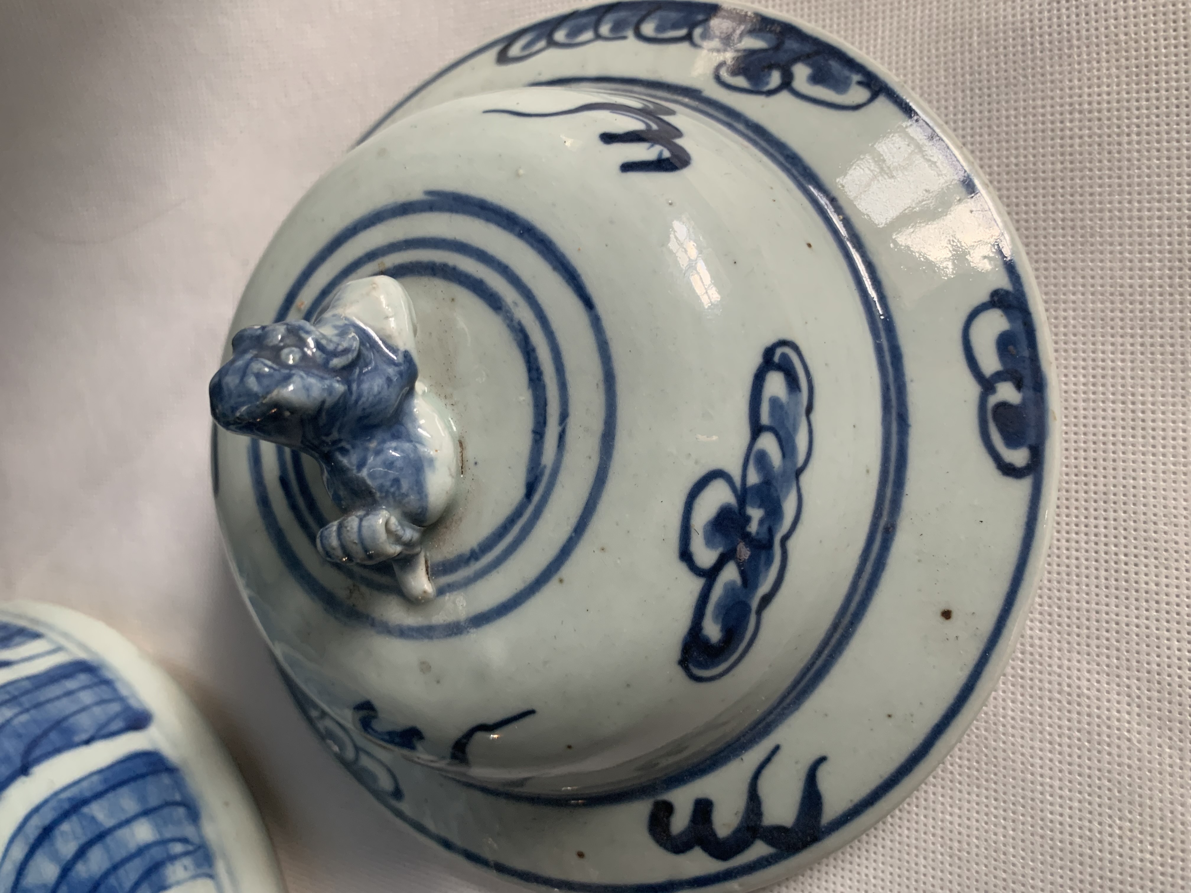 Magnificent Large Blue And White lidded Chinese Dragon Vase - Image 7 of 8