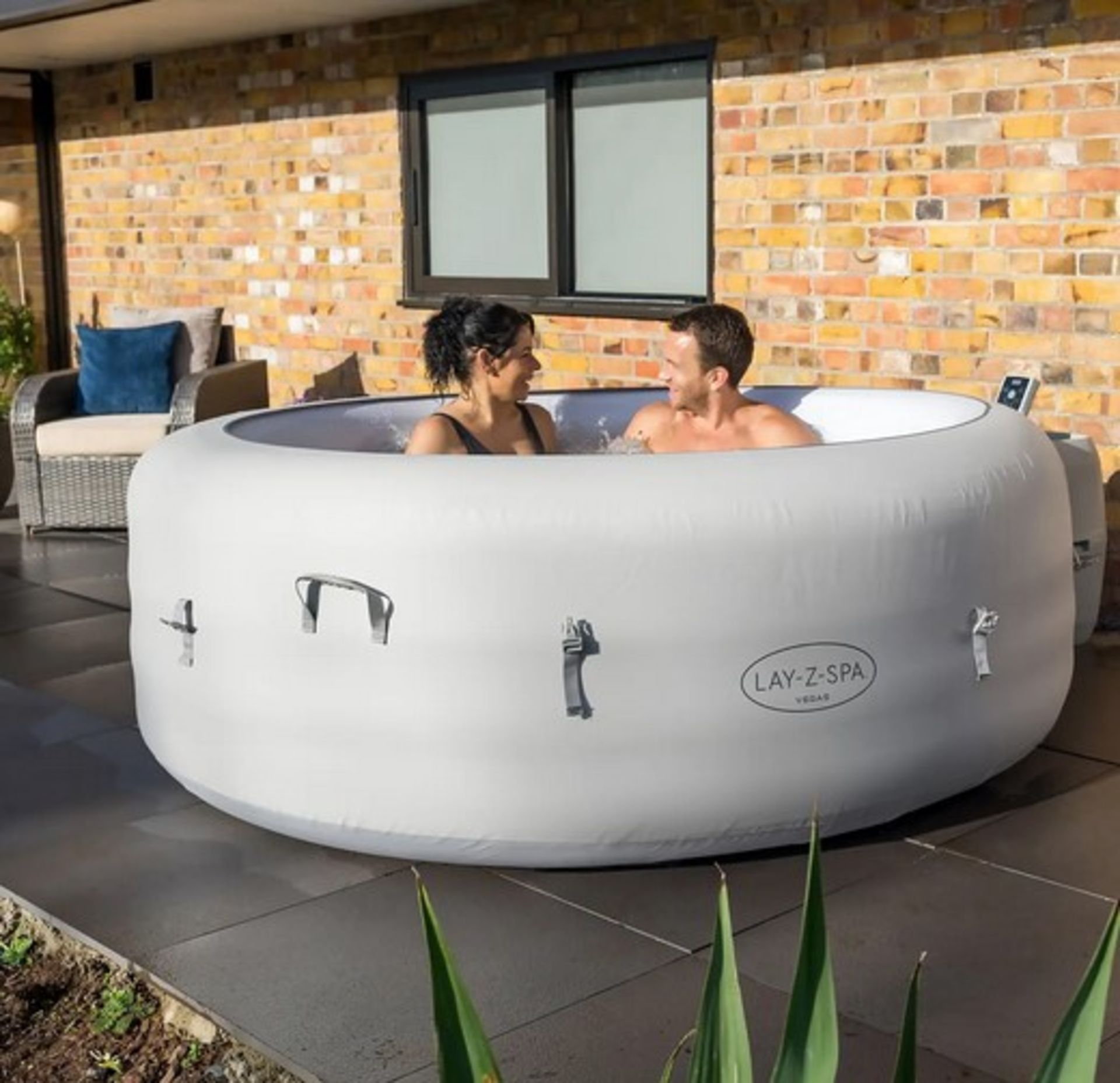 (15/R1/P) RRP £490. Lay Z Spa Vegas Airjet 4-6 Person Hot Tub. Dimensions: (L196x W196x D61cm). S... - Image 3 of 8