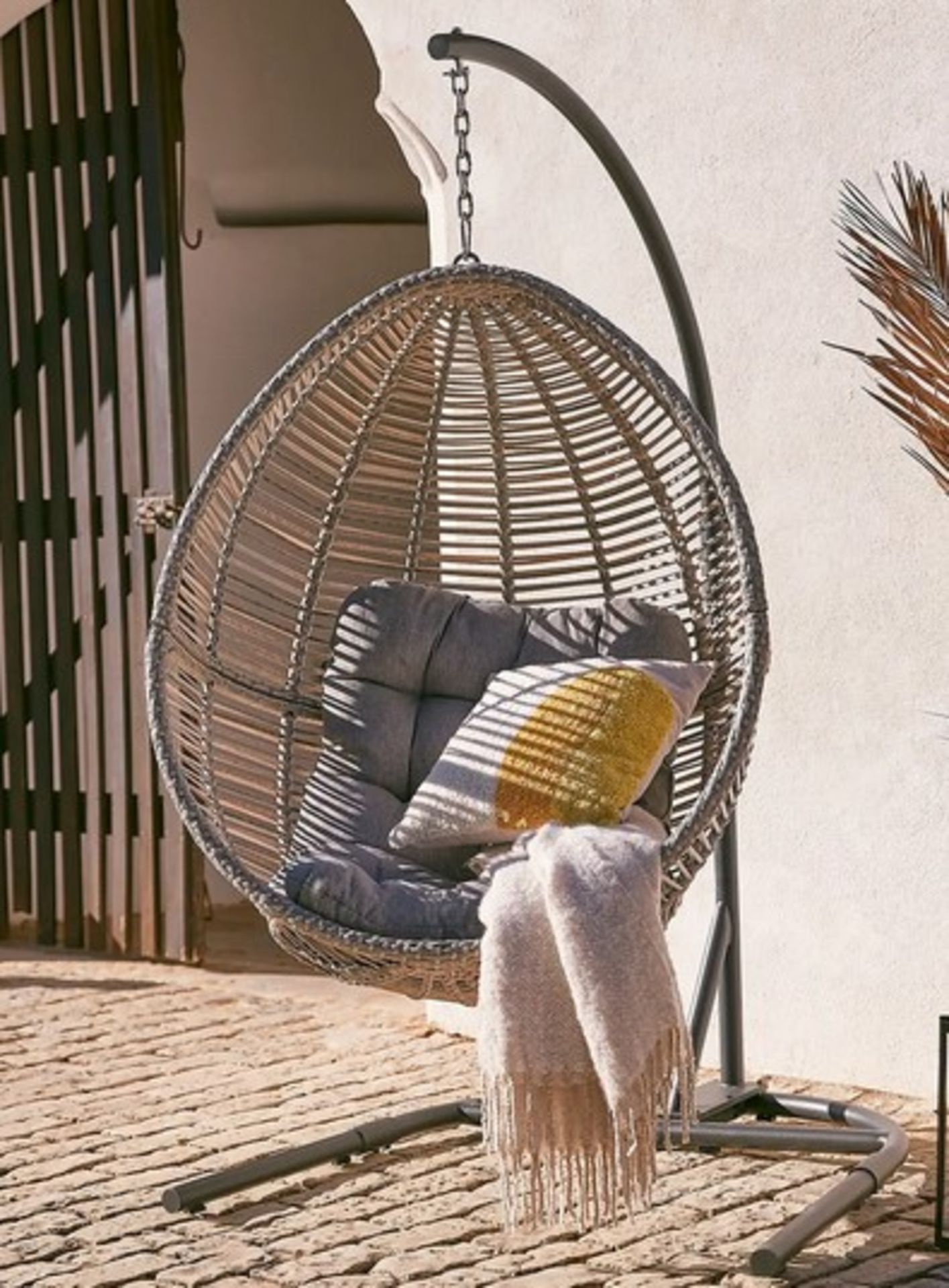 (7/R3/P) RRP £360. Hartington Florence Collection Hanging Egg Chair. Hand Woven Synthetic Rattan.... - Image 4 of 8