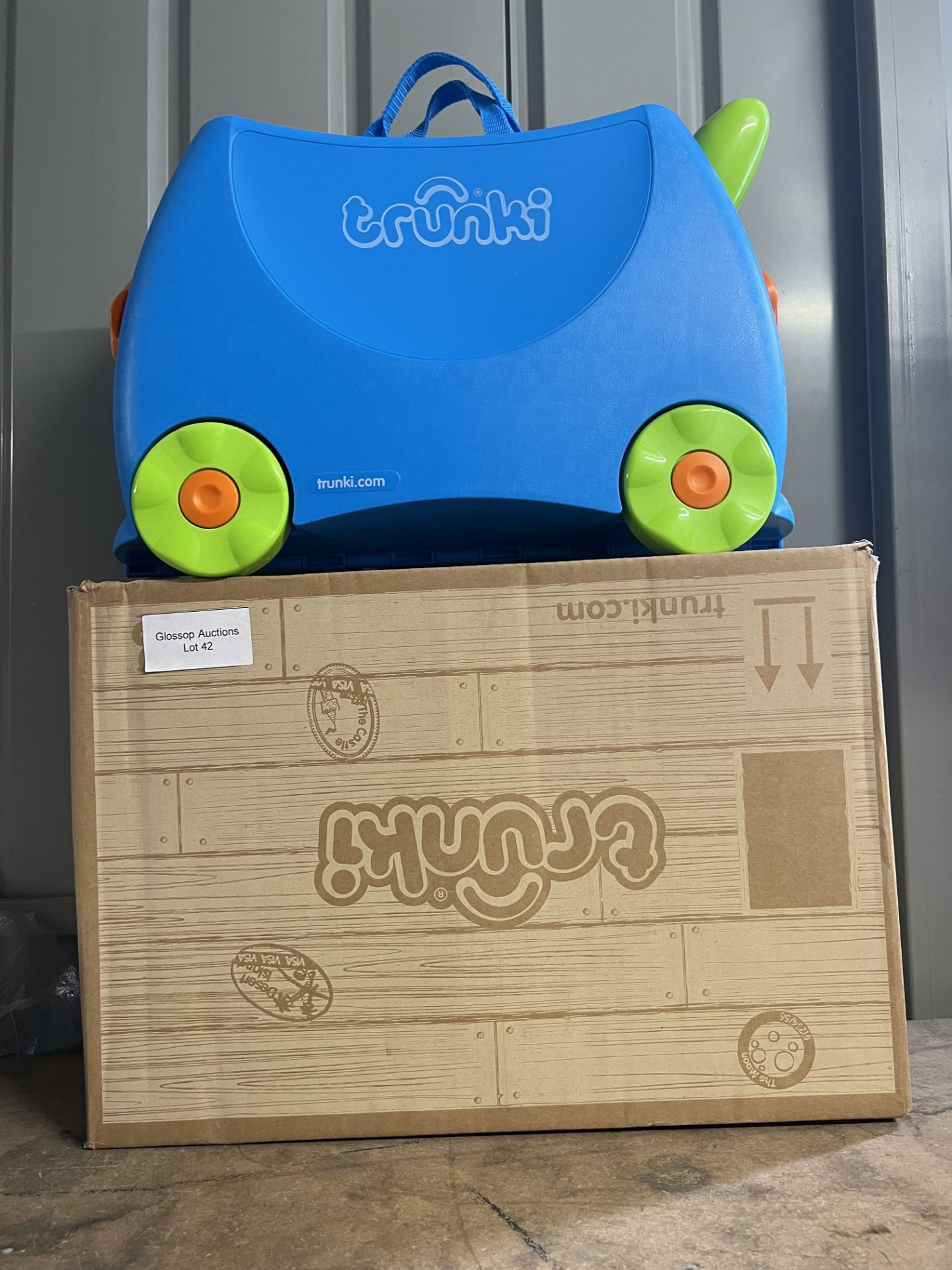 Trunki Children’s Ride-On Suitcase & Hand Luggage: Terrance (Blue). RRP £39.99 - GRADE U - Image 2 of 2