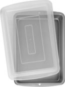 Wilton 2105-962 Rectangle Baking Tin. RRP £19.99 - GRADE U