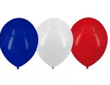 (50/7B) 10x Union Flag Items. 1x Foldable Camping Chair. 4x Top Hat. 1x Flag. 1x 15 Balloons Pack...