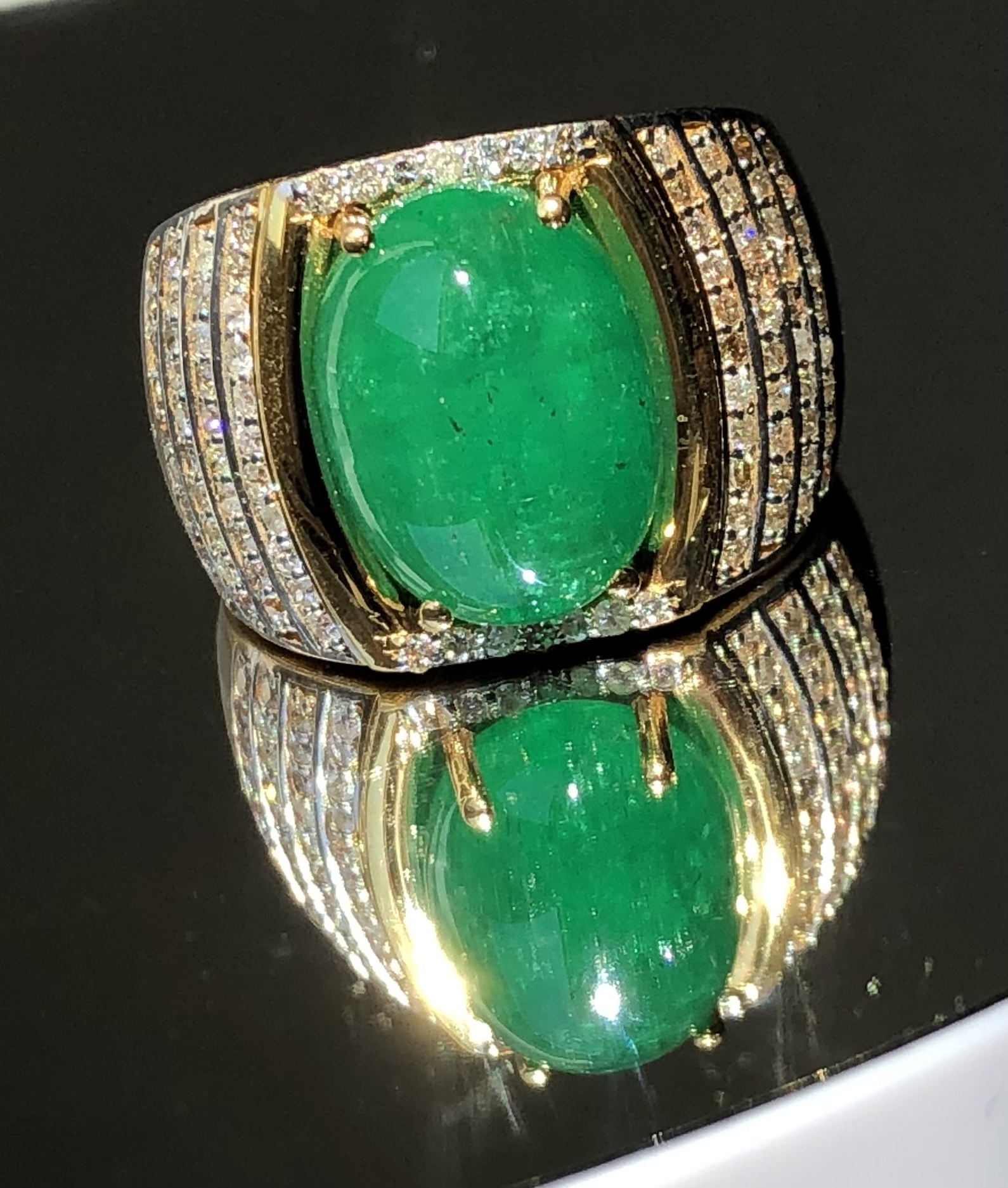 Beautiful 10.97 Carat Natural Emerald Man Ring with Natural Diamonds and 18k Gold - Image 3 of 7