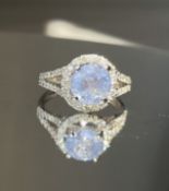 Beautiful 2.30 Ct Natural Blue Sapphire with Natural Diamonds & 18kGold