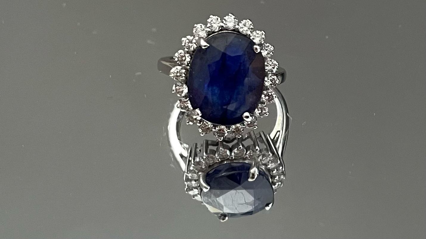 Beautiful 7.90Ct Natural Ceylon Blue Sapphire with Natural Diamonds & 18k W Gold - Image 4 of 7