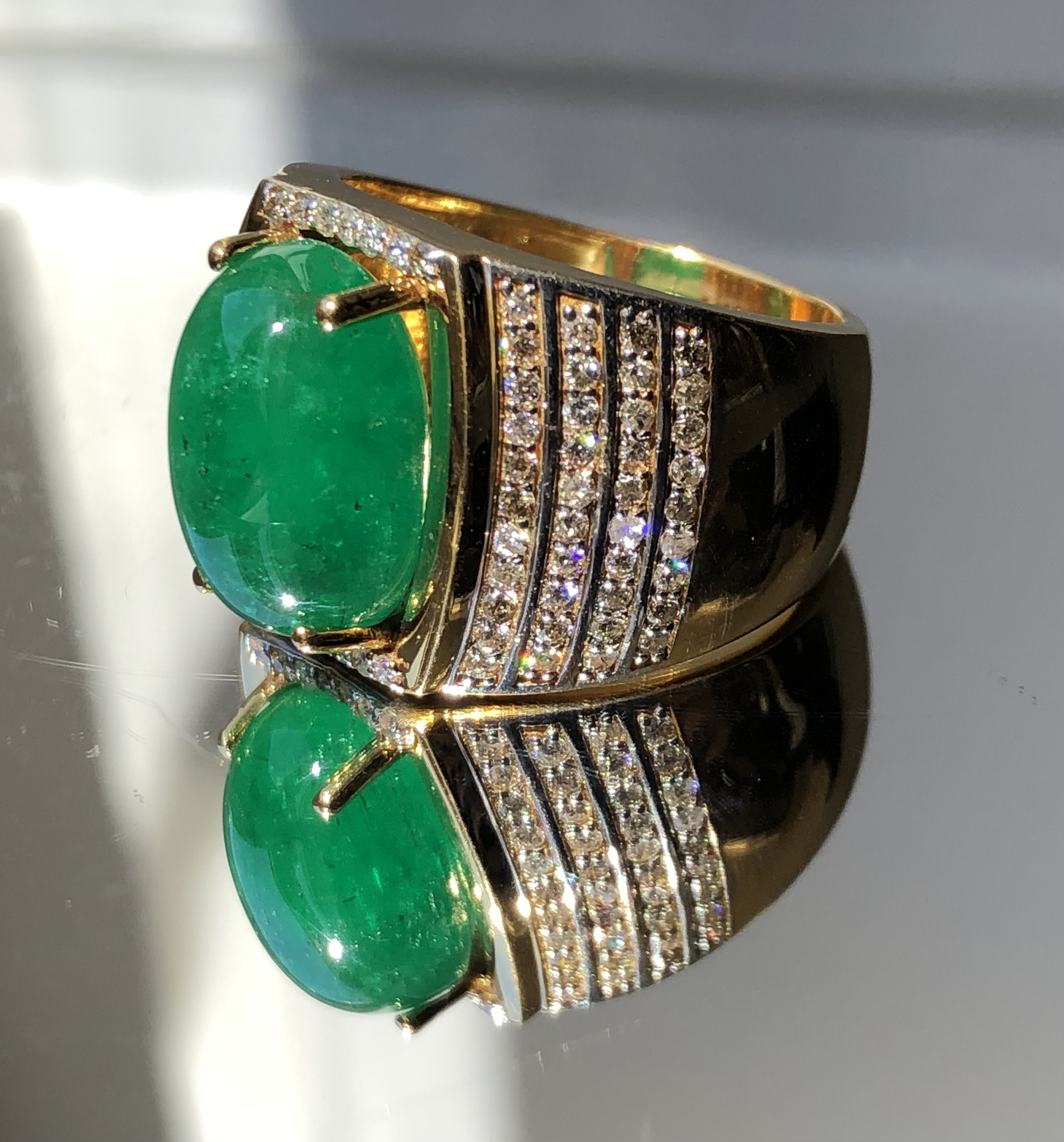 Beautiful 10.97 Carat Natural Emerald Man Ring with Natural Diamonds and 18k Gold - Image 2 of 7